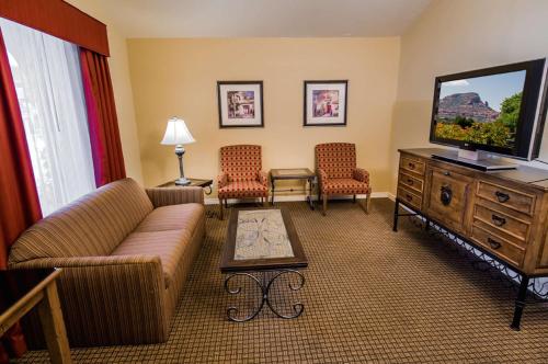 King Suite with Sofa Bed - Non Smoking thumbnail 6