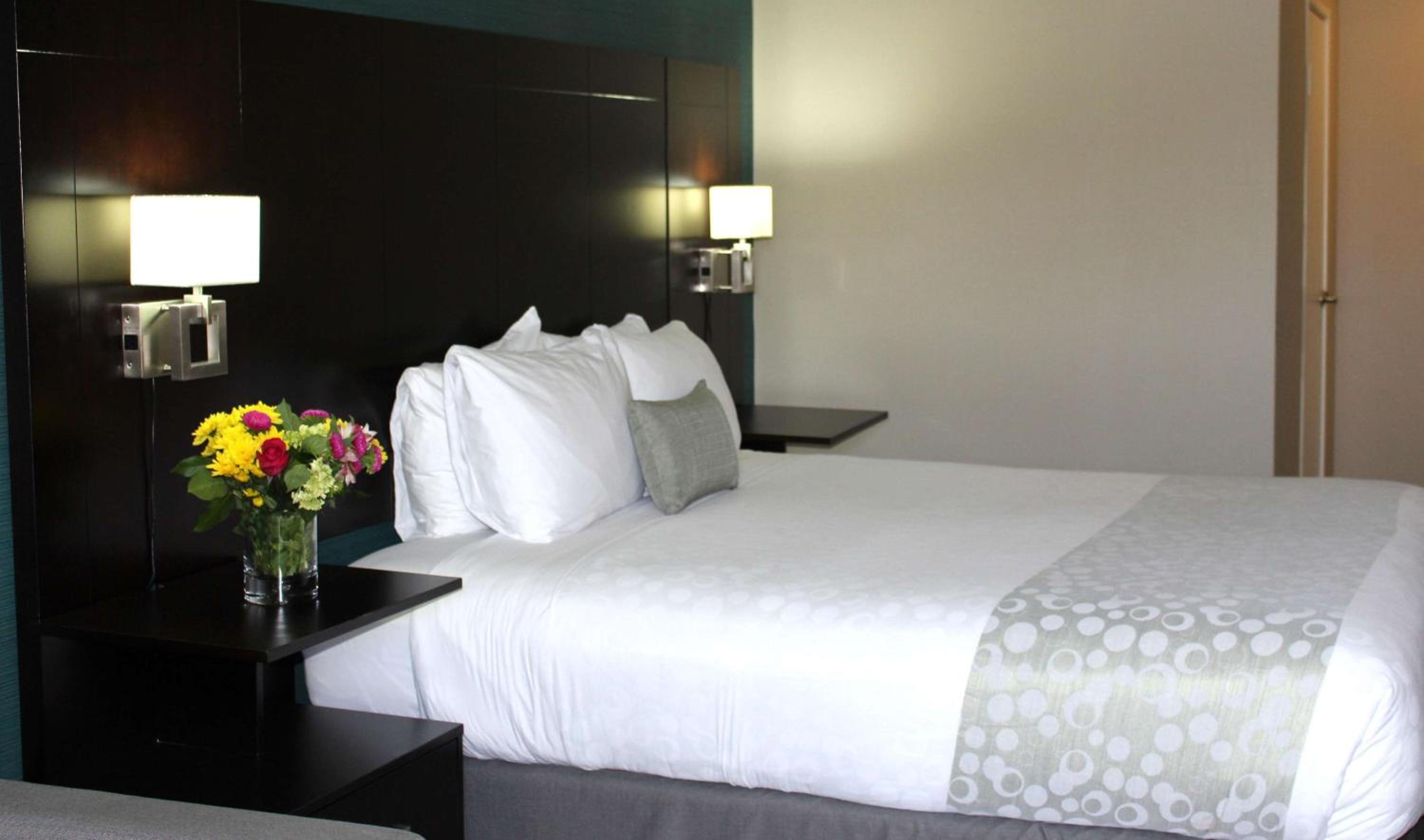 King Room with Balcony - Photo 1