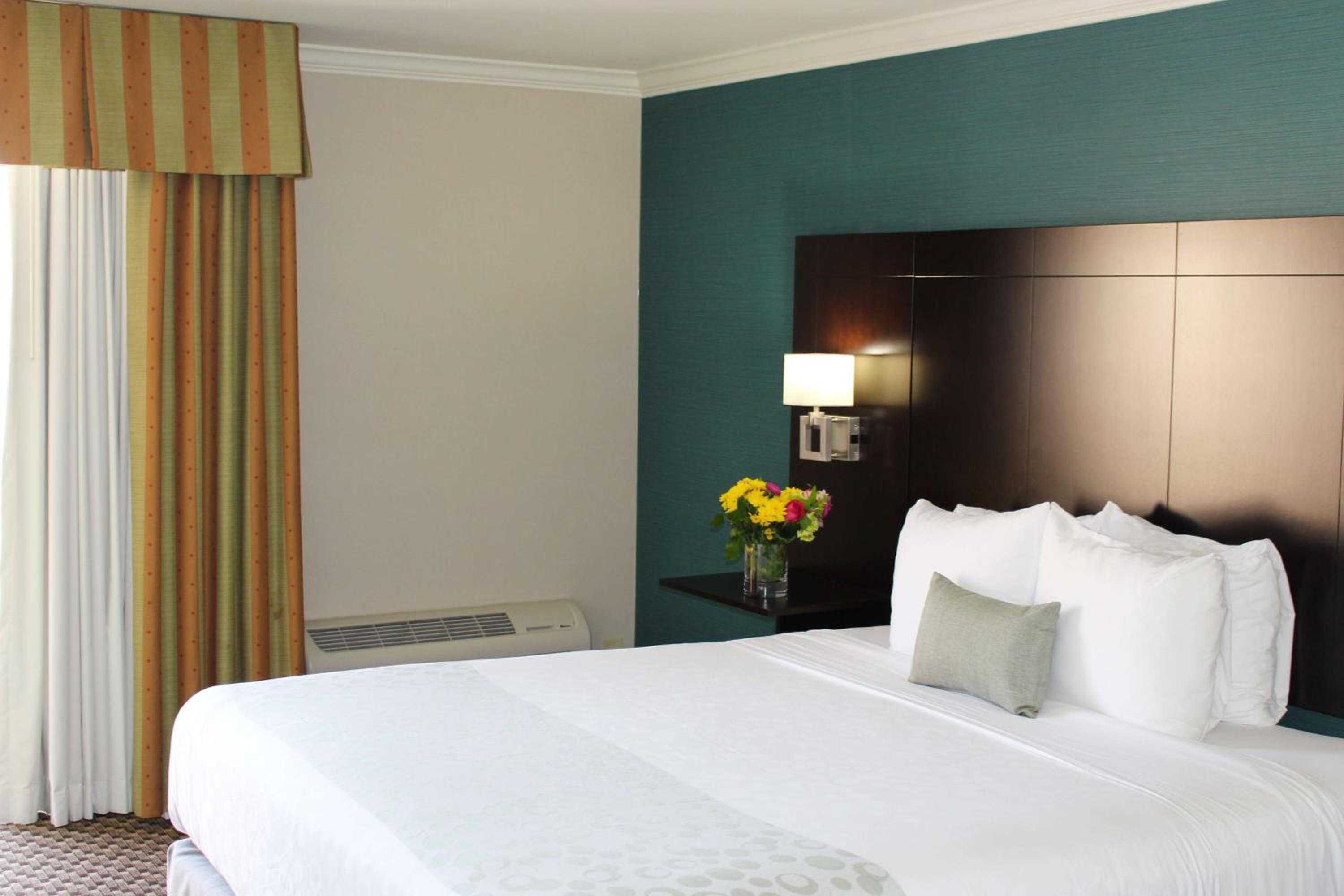 Suite with Balcony - Photo 3