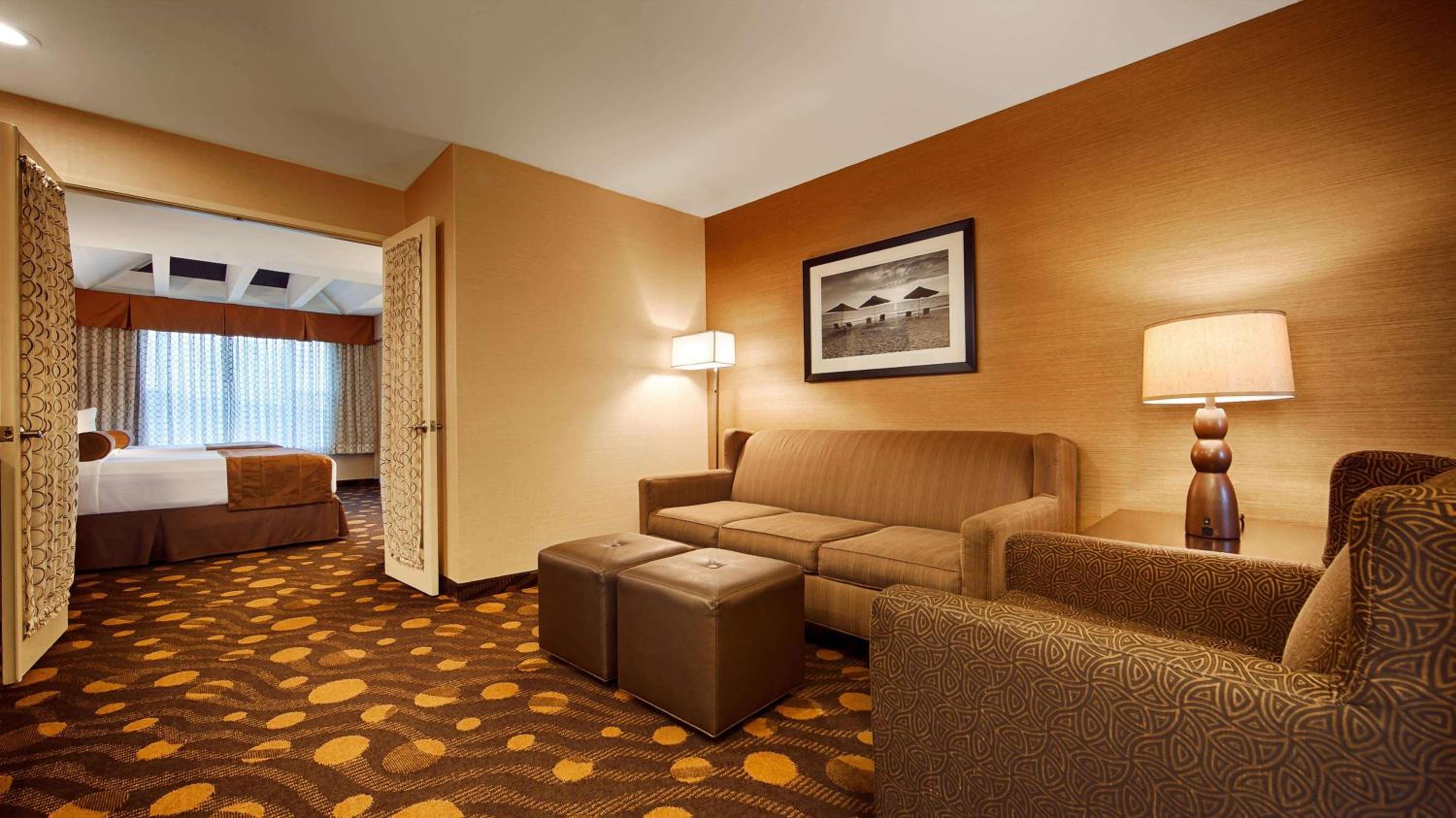Suite with Two Queen Beds - Non-Smoking - Photo 6