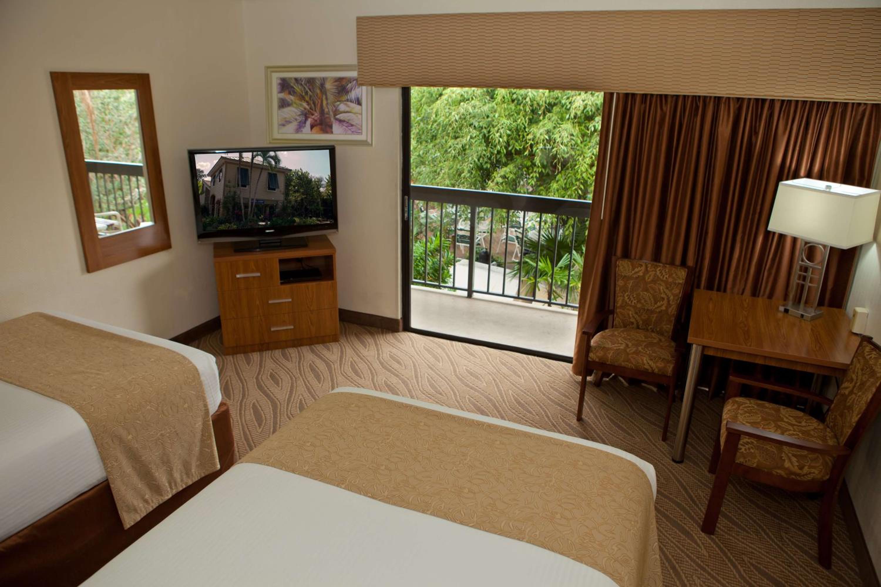 Double Room with Two Double Beds - Non-Smoking - Photo 11