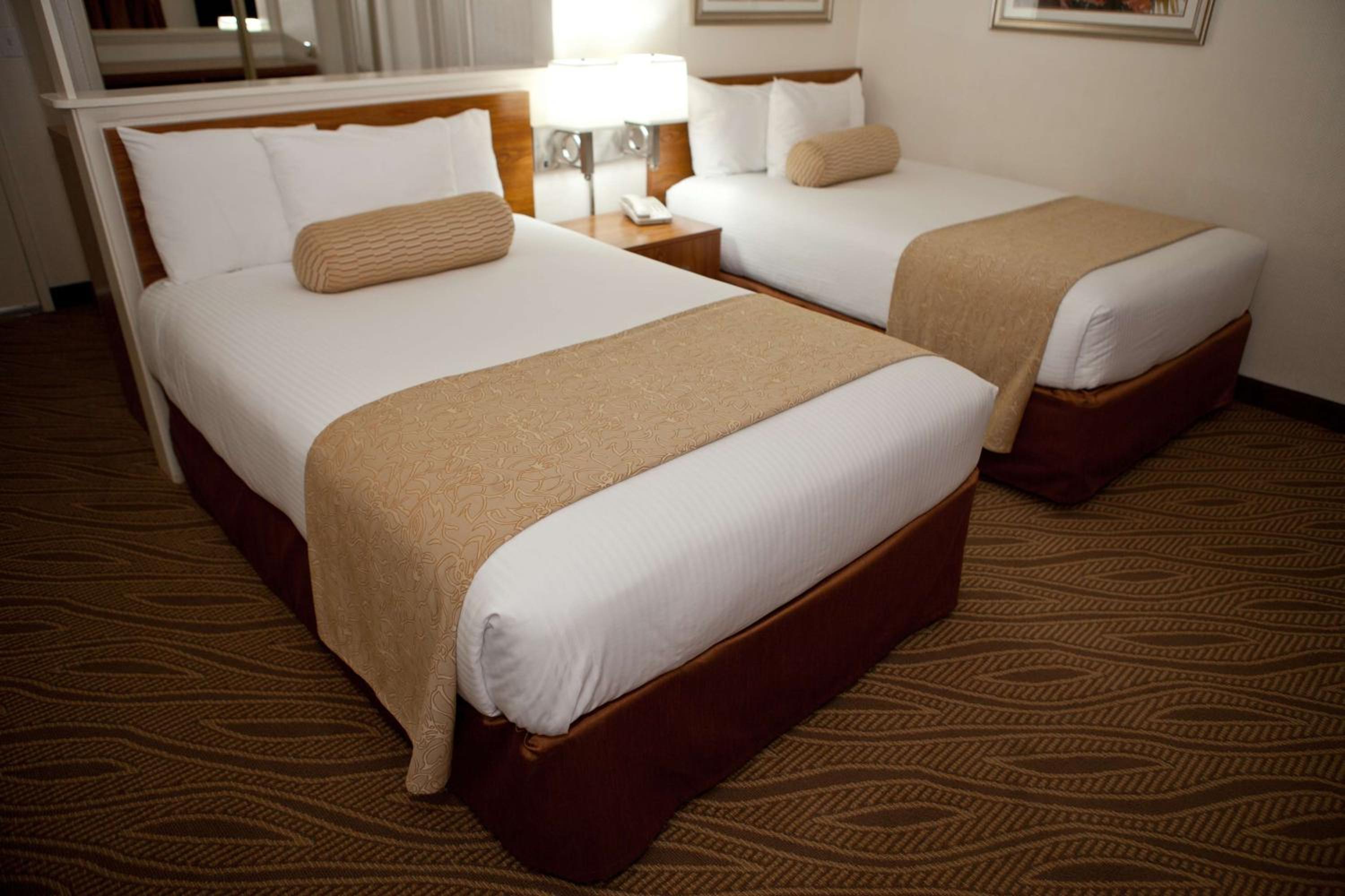 Double Room with Two Double Beds - Non-Smoking - Photo 3