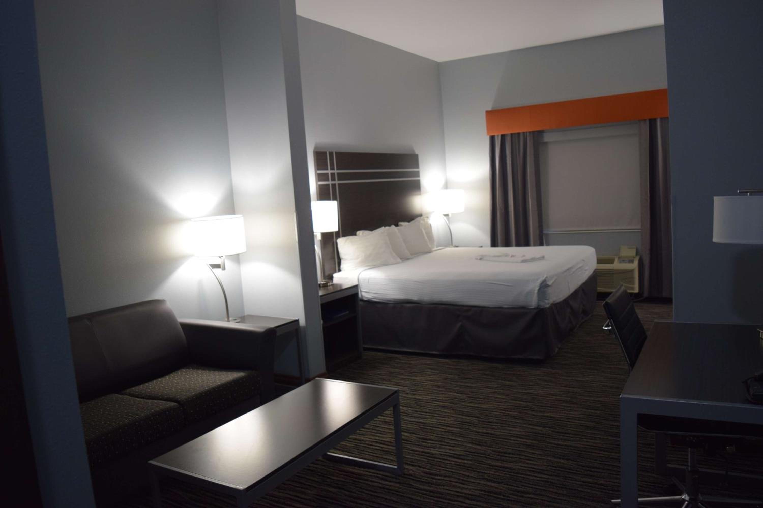 King Room with Spa Bath - Disability Access - Photo 4