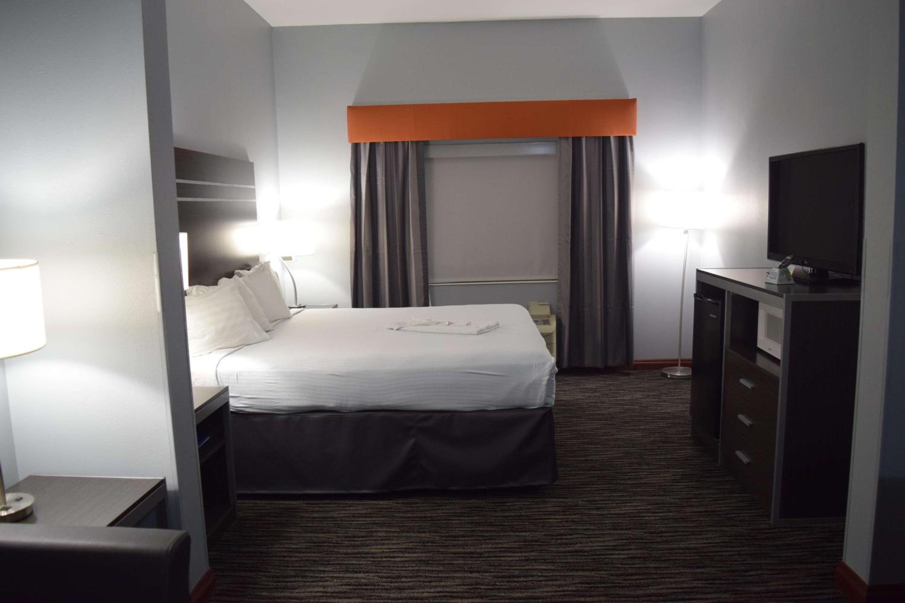 King Room with Sofa Bed - Non-Smoking - Photo 1