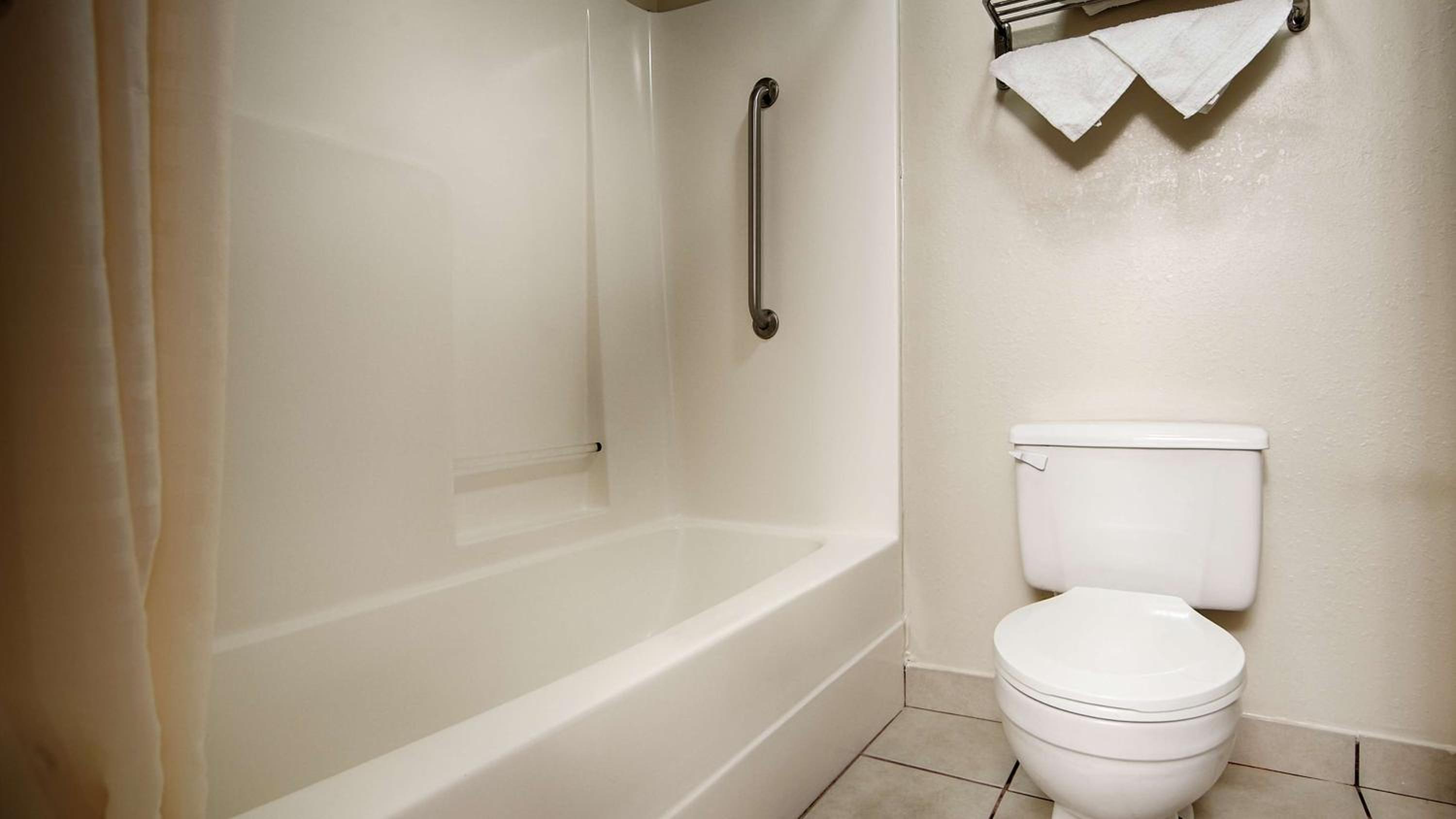 King Room - Non-Smoking - Photo 3