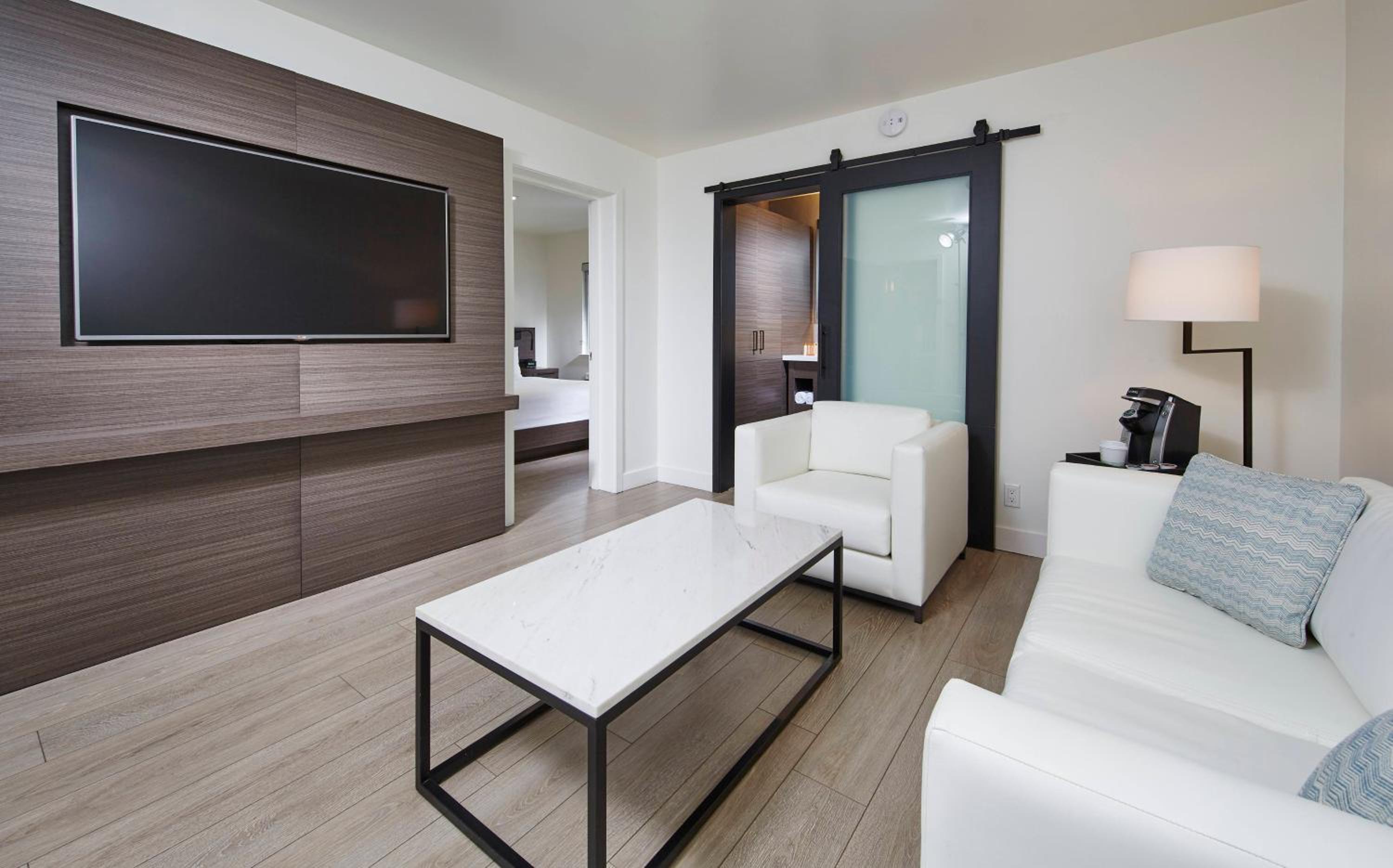 King Suite - Photo 5