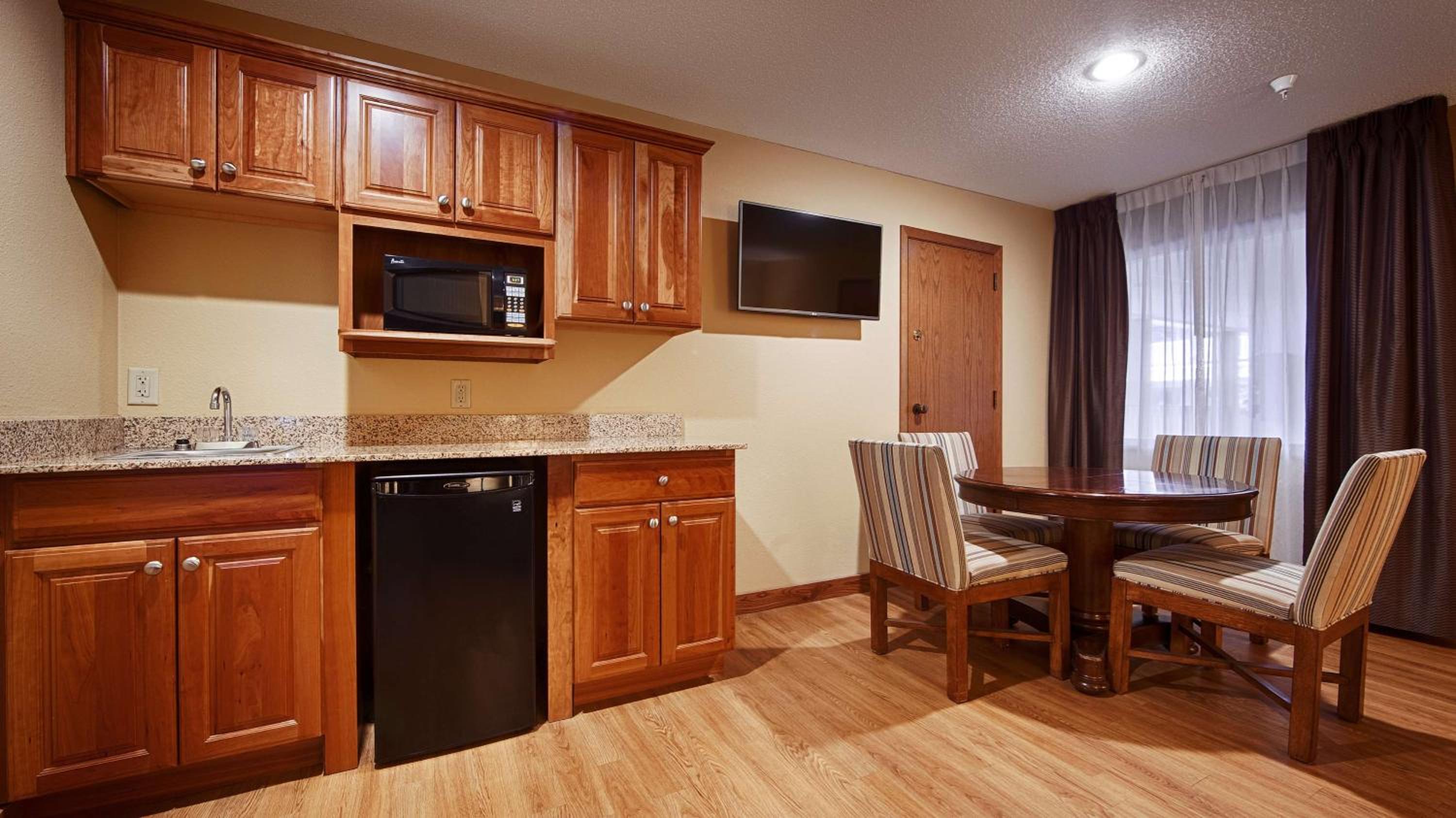King Suite - Photo 3