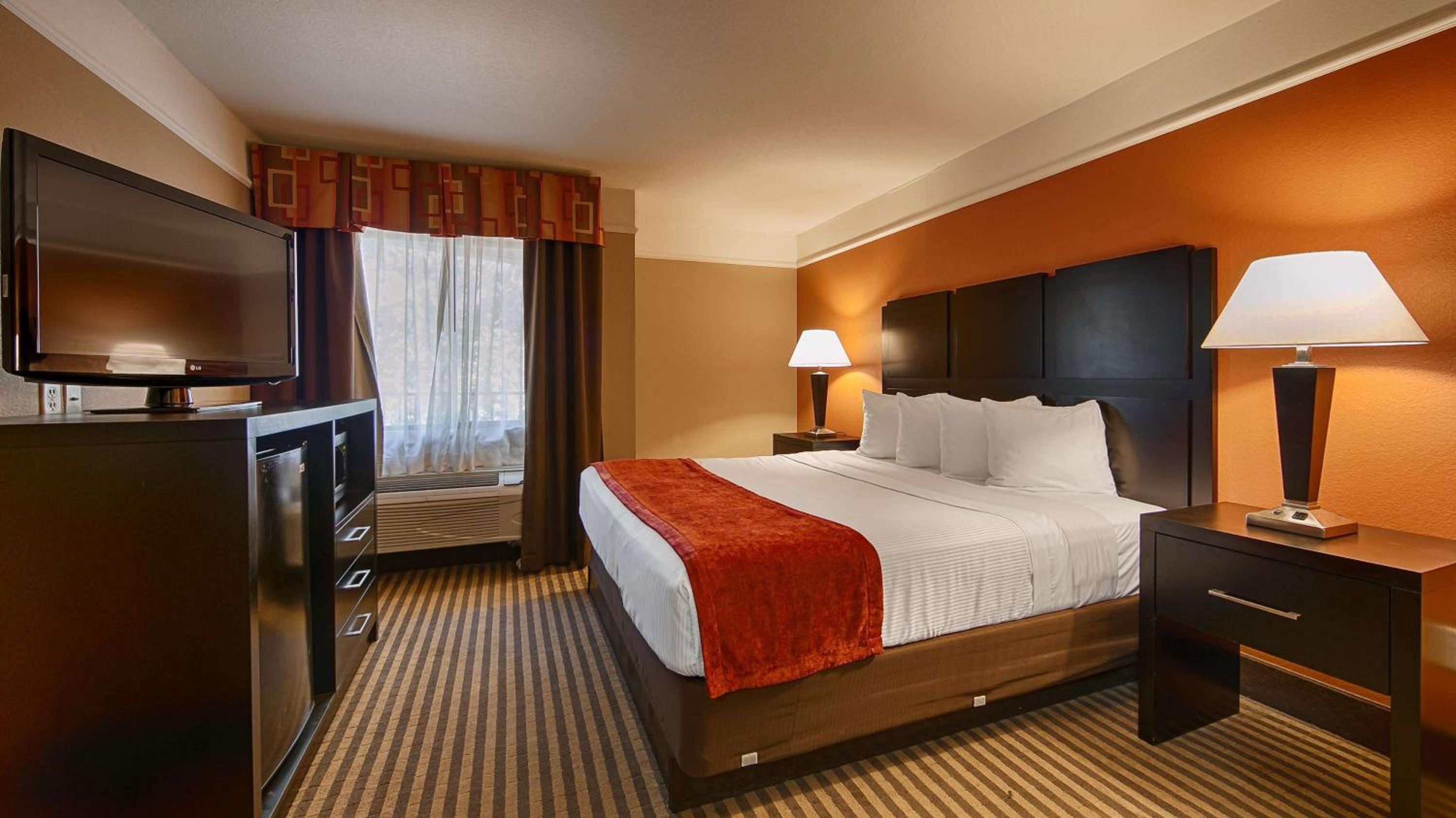 Deluxe King Suite with Spa Bath - Disability Access/Non-Smoking photo 1
