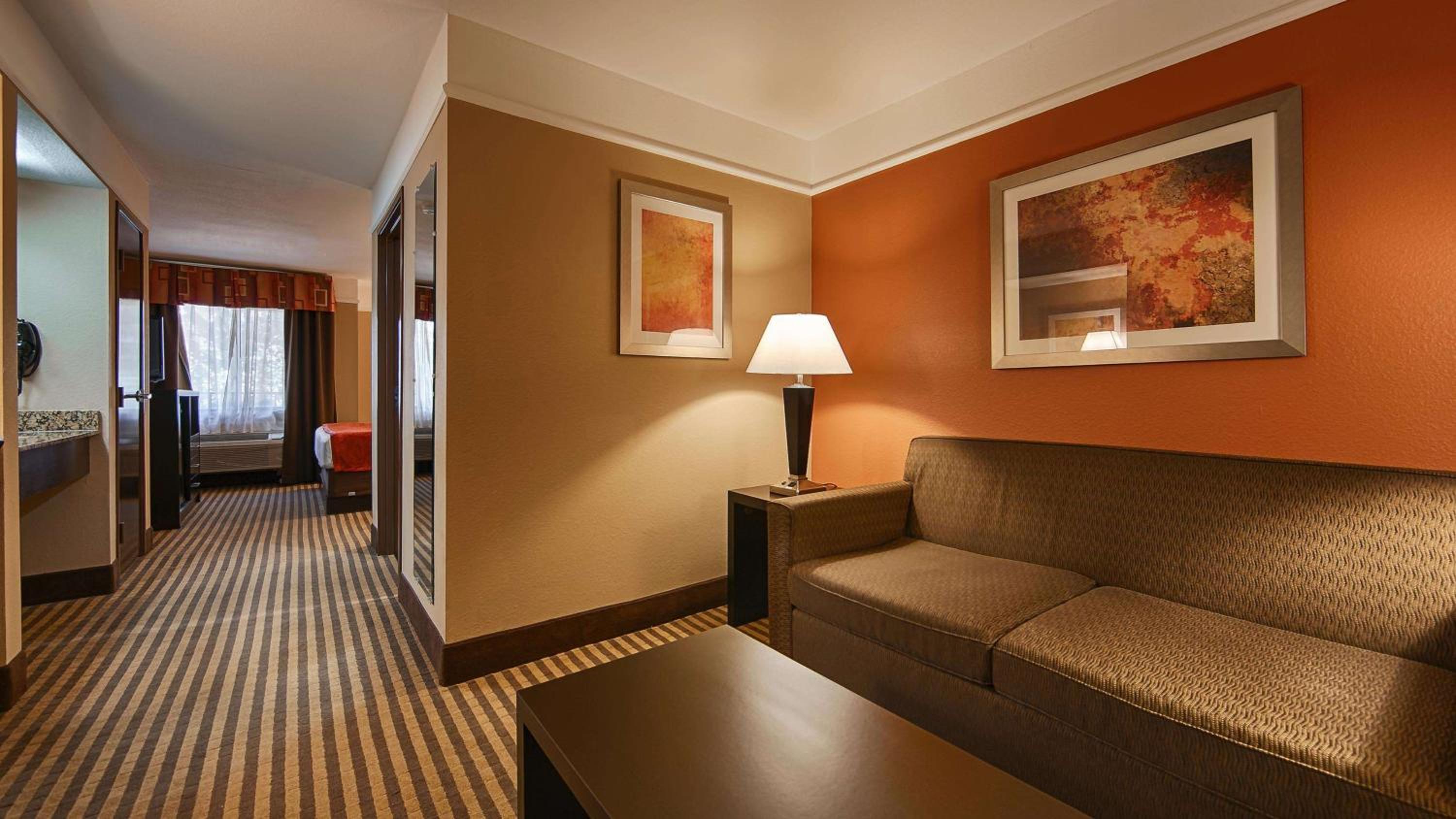 King Suite - Non-Smoking - Photo 2