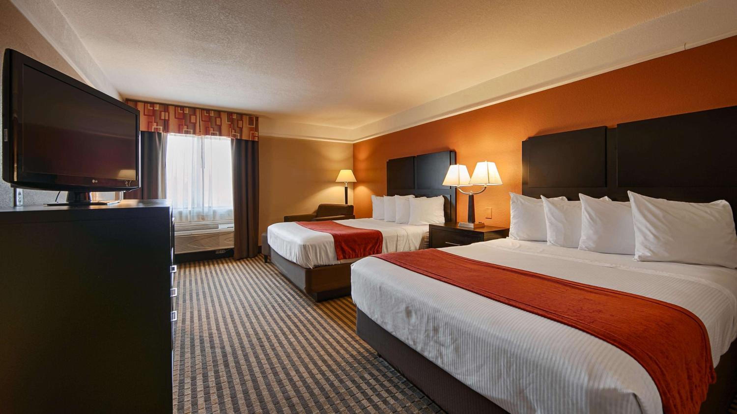 Queen Room with Two Queen Beds - Non-Smoking - Photo 4