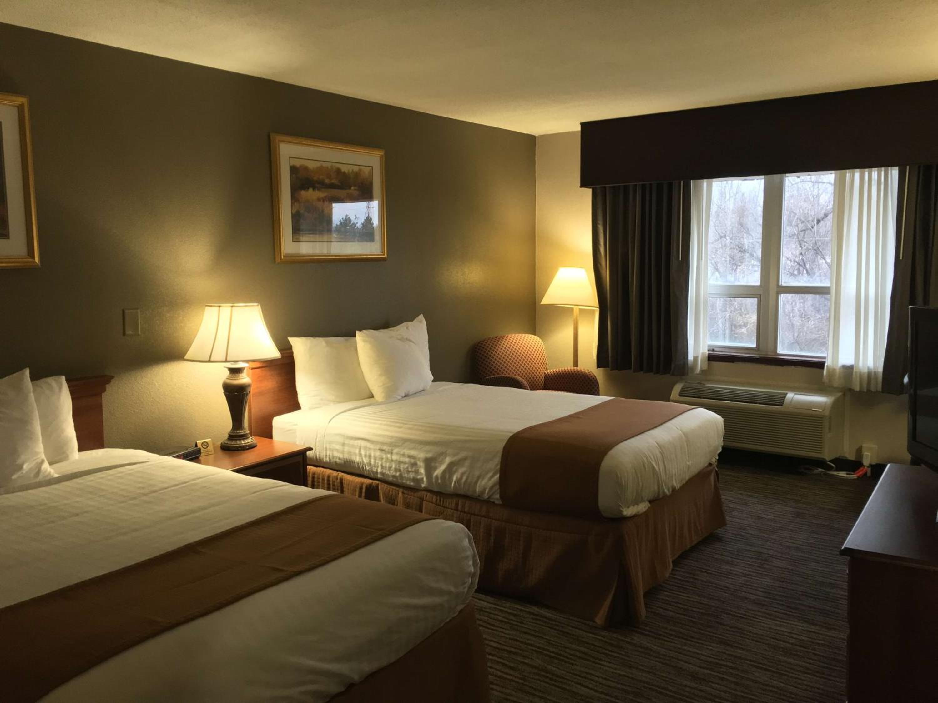 Queen Room with Two Queen Beds - Pet Friendly/Non-Smoking - Photo 1