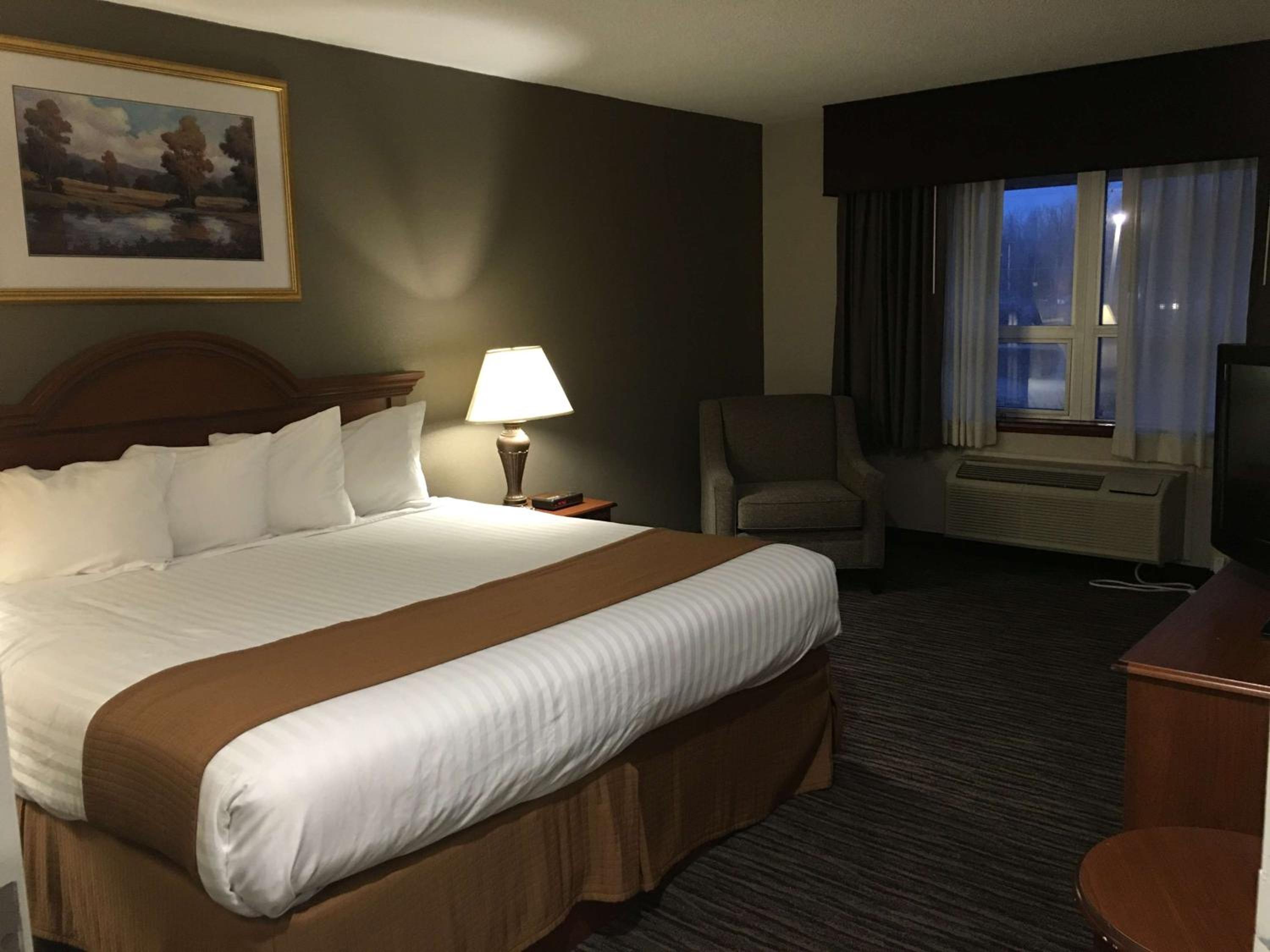 King Suite with Sofa Bed - Non Smoking - Photo 1