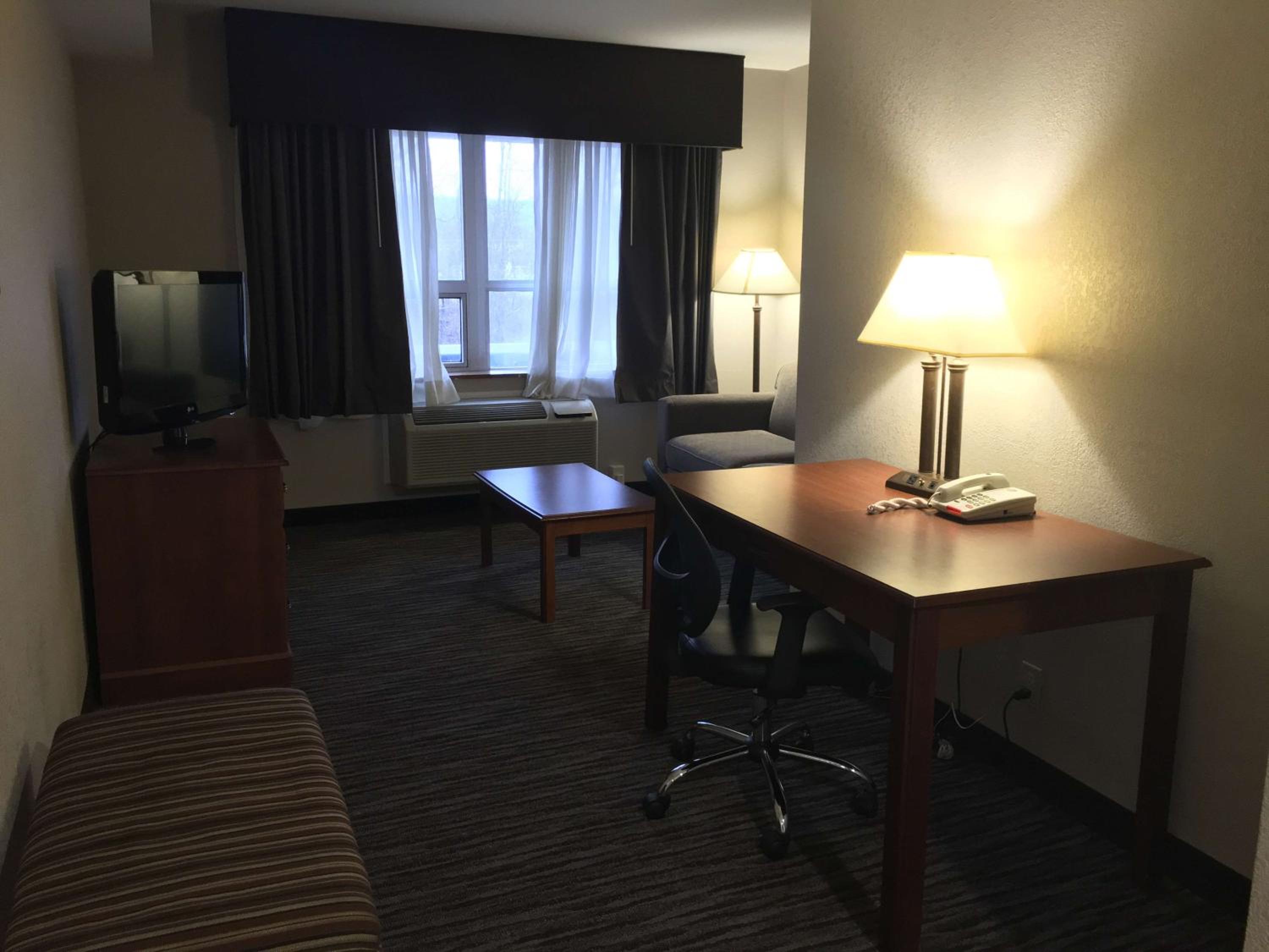 King Suite with Sofa Bed - Non Smoking - Photo 3