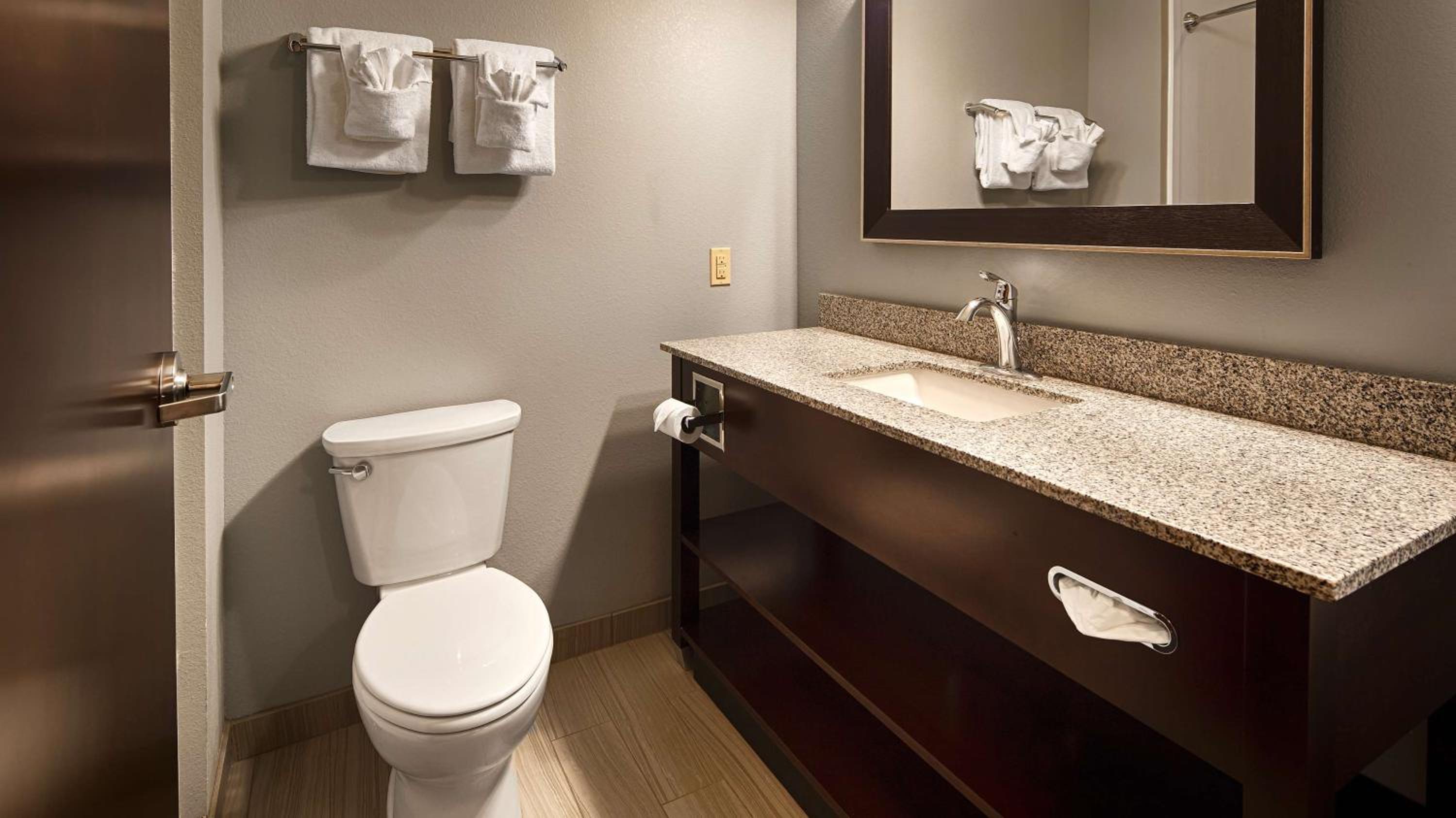 King Suite with Kitchen and Sofa Bed photo 2
