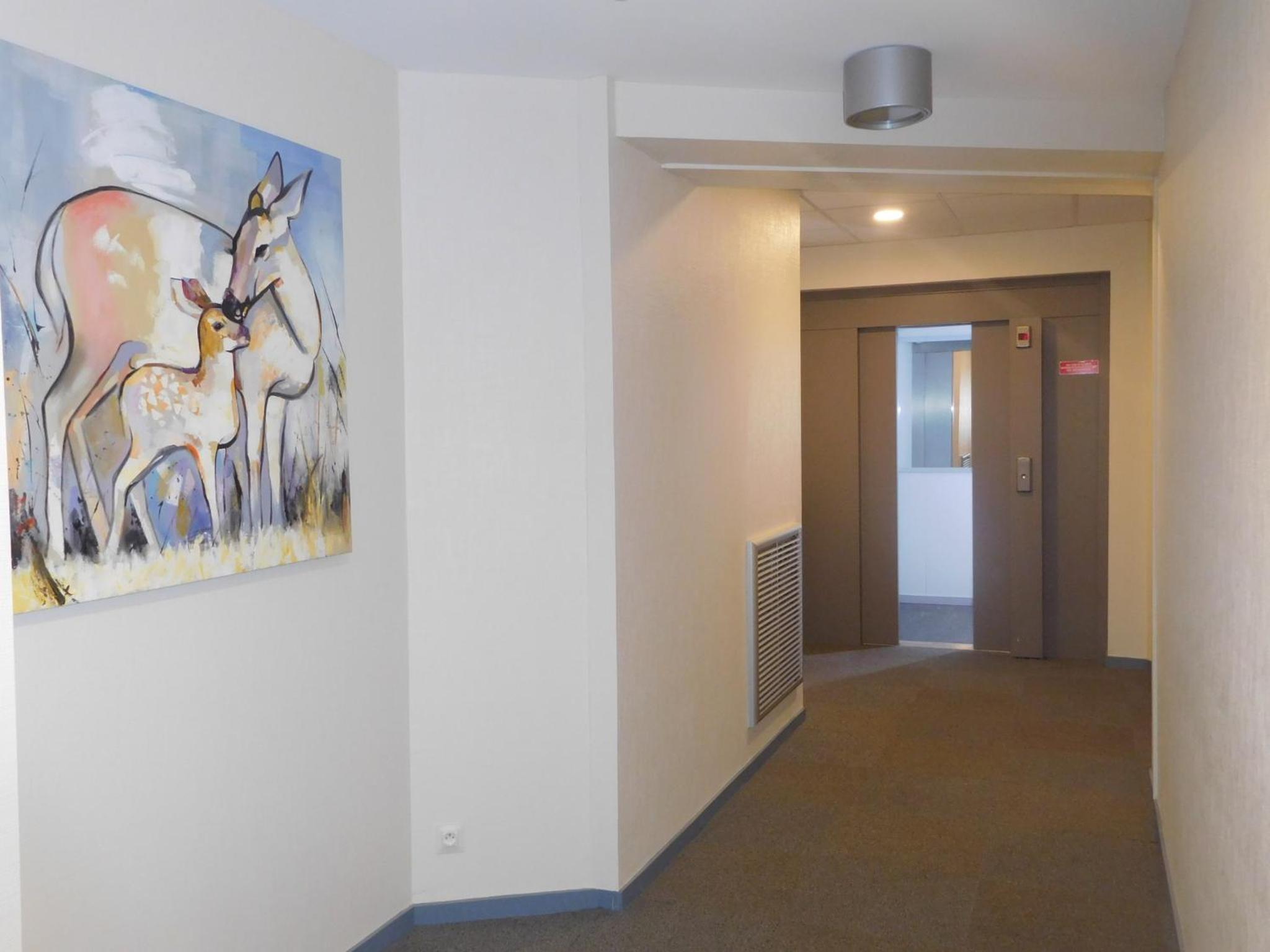Twin Room with Courtyard View - Photo 16