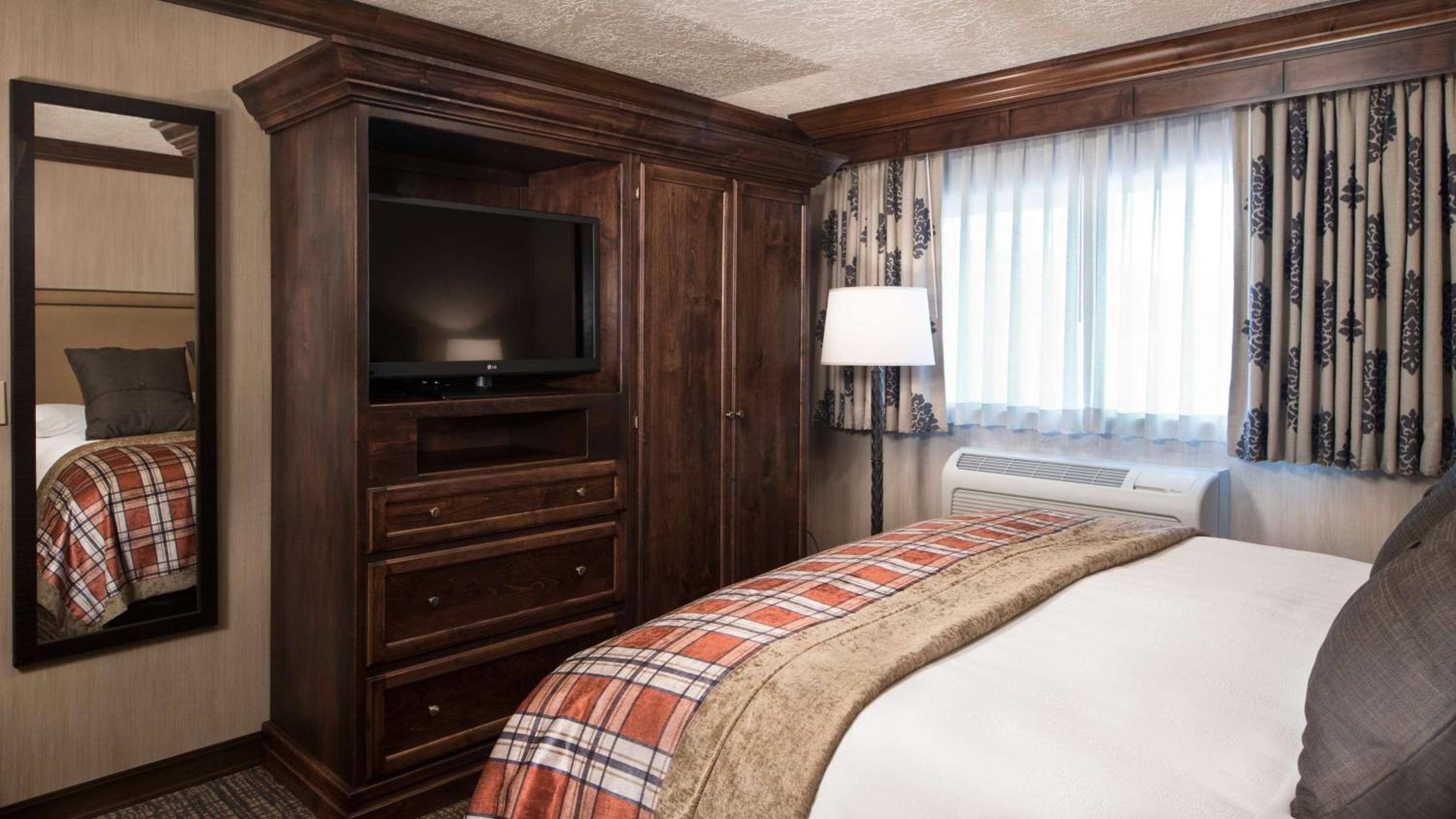 Executive King Suite - Non-Smoking - Photo 2