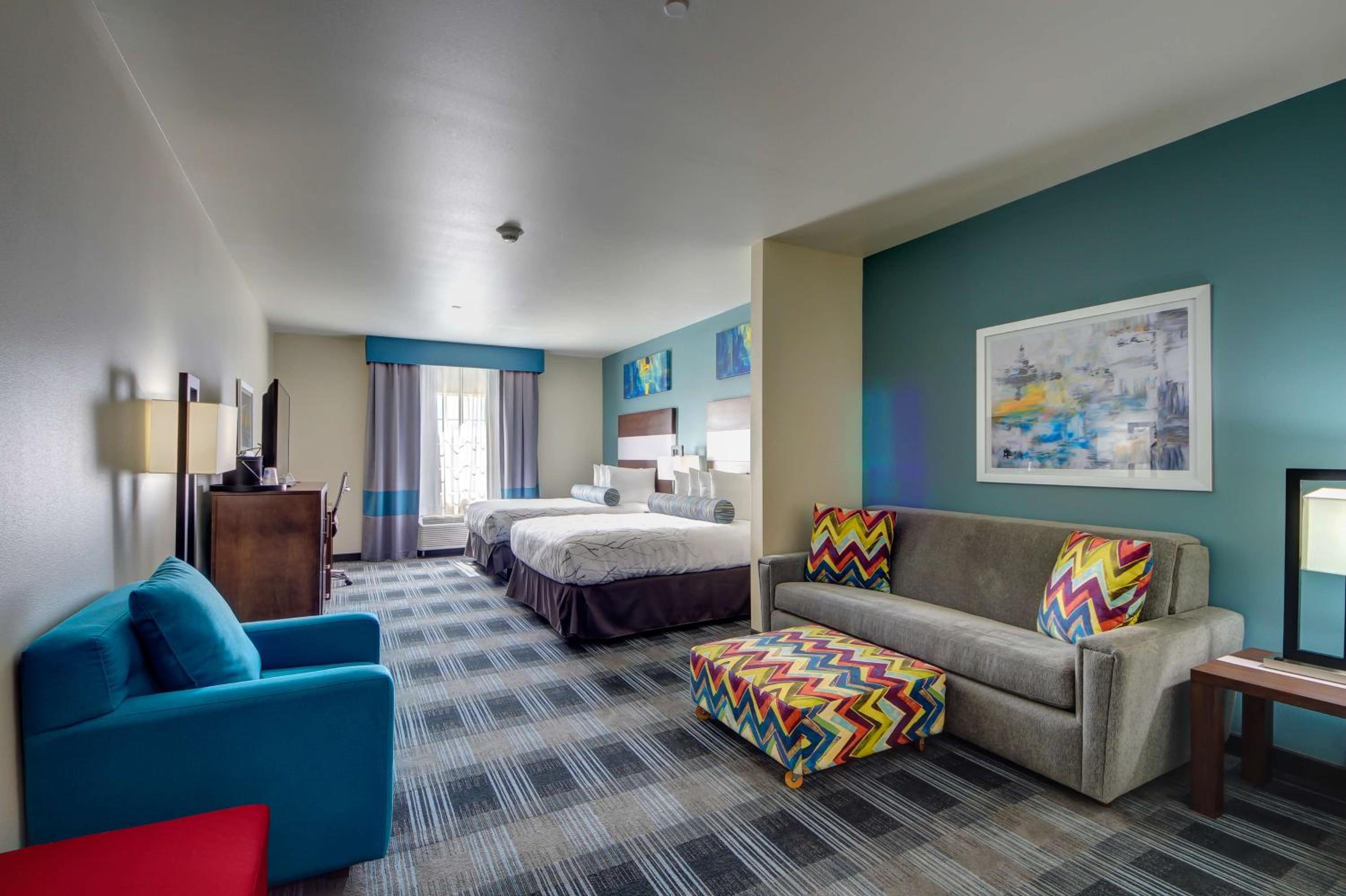 Queen Suite With Two Queen Beds And Sofa Bed - Non-Smoking