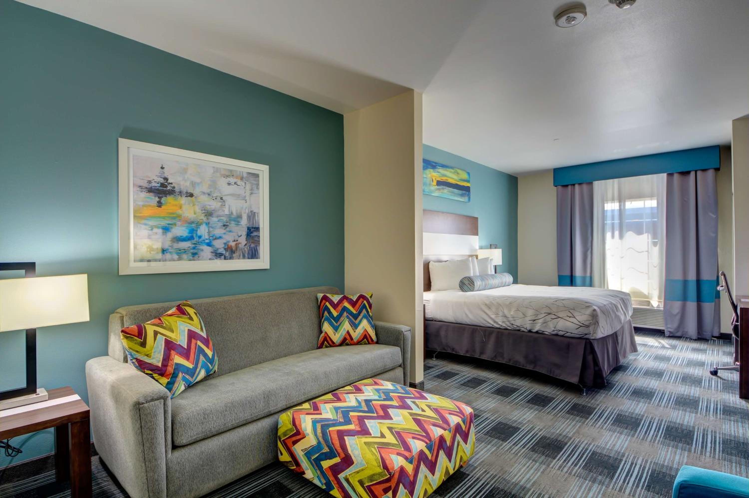 King Suite With Bathtub - Disability Access