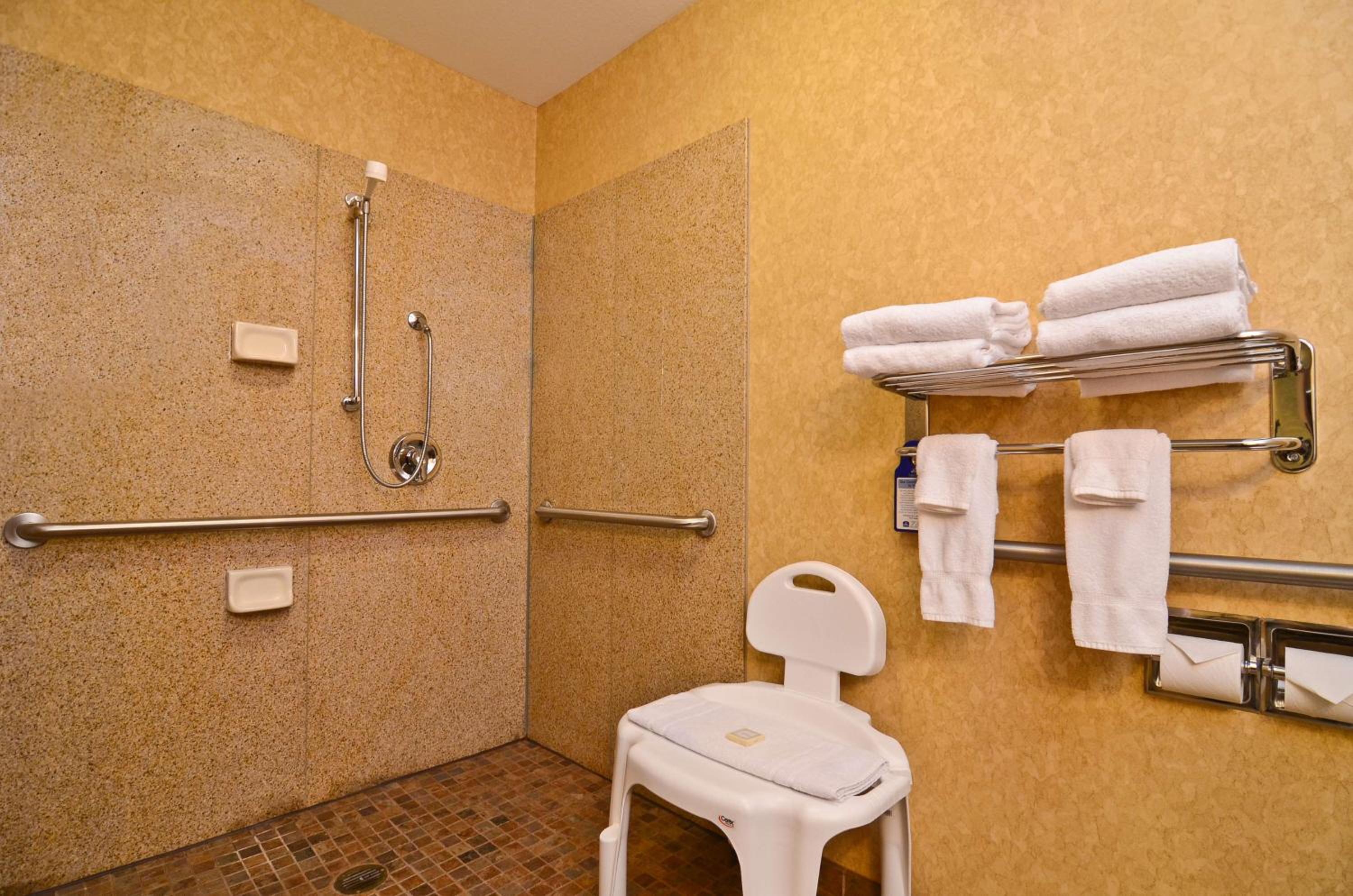 Executive King Room with Sofa Bed - First Floor/Non-Smoking - Photo 3