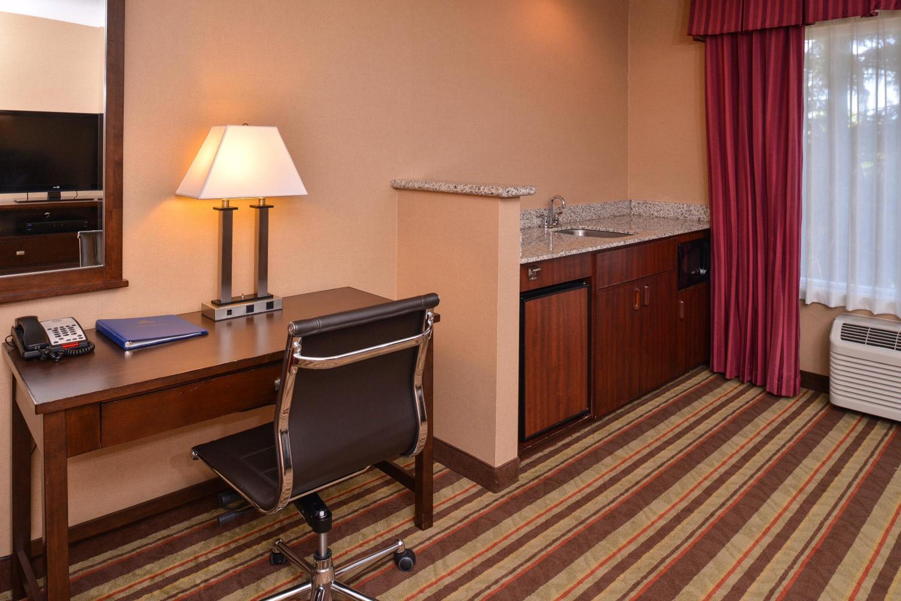 King Suite With Spa Bath - Photo 2