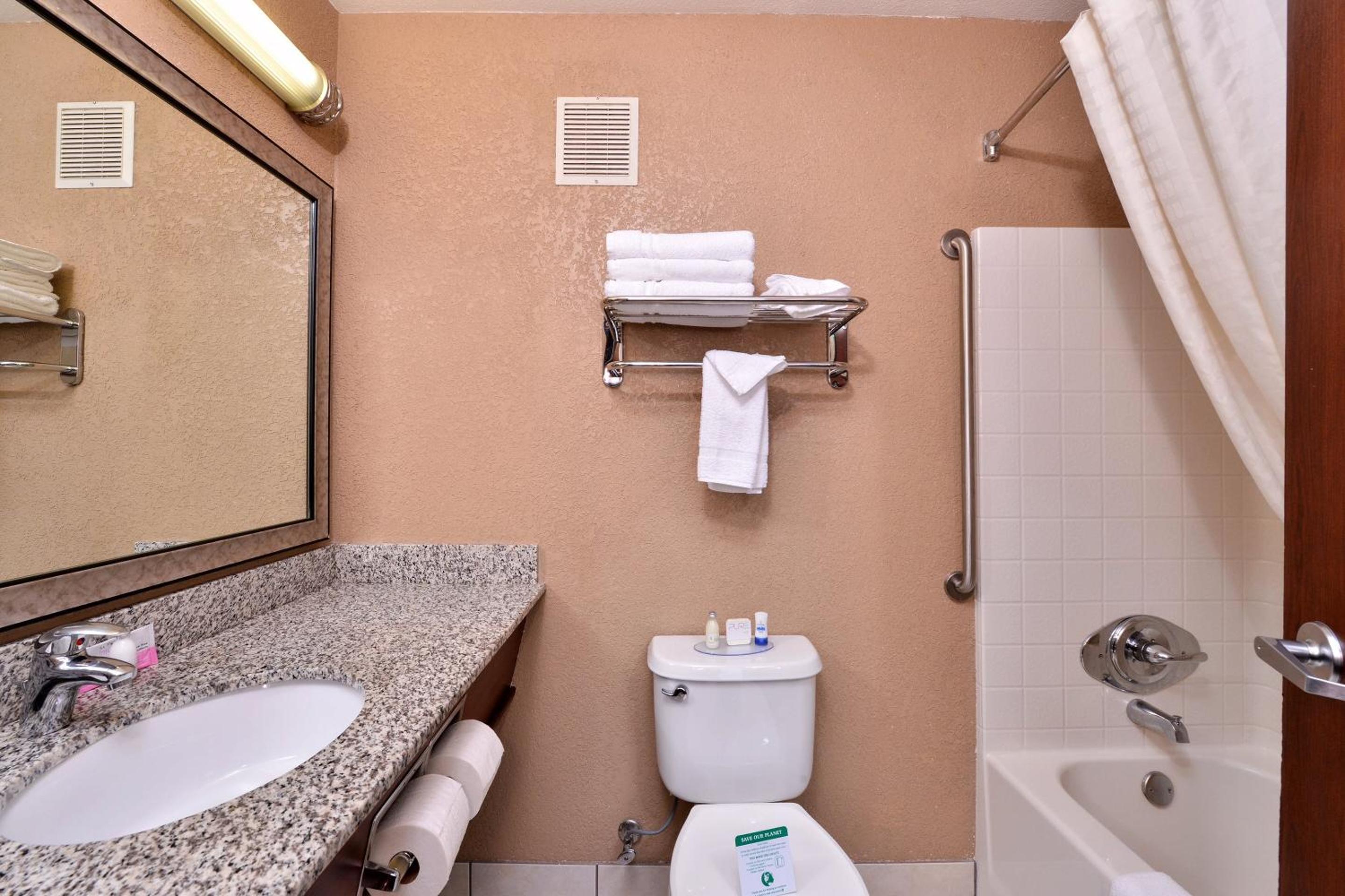 Two-Room King Suite with Spa Bath and Wet Bar - Non-Smoking - Photo 5