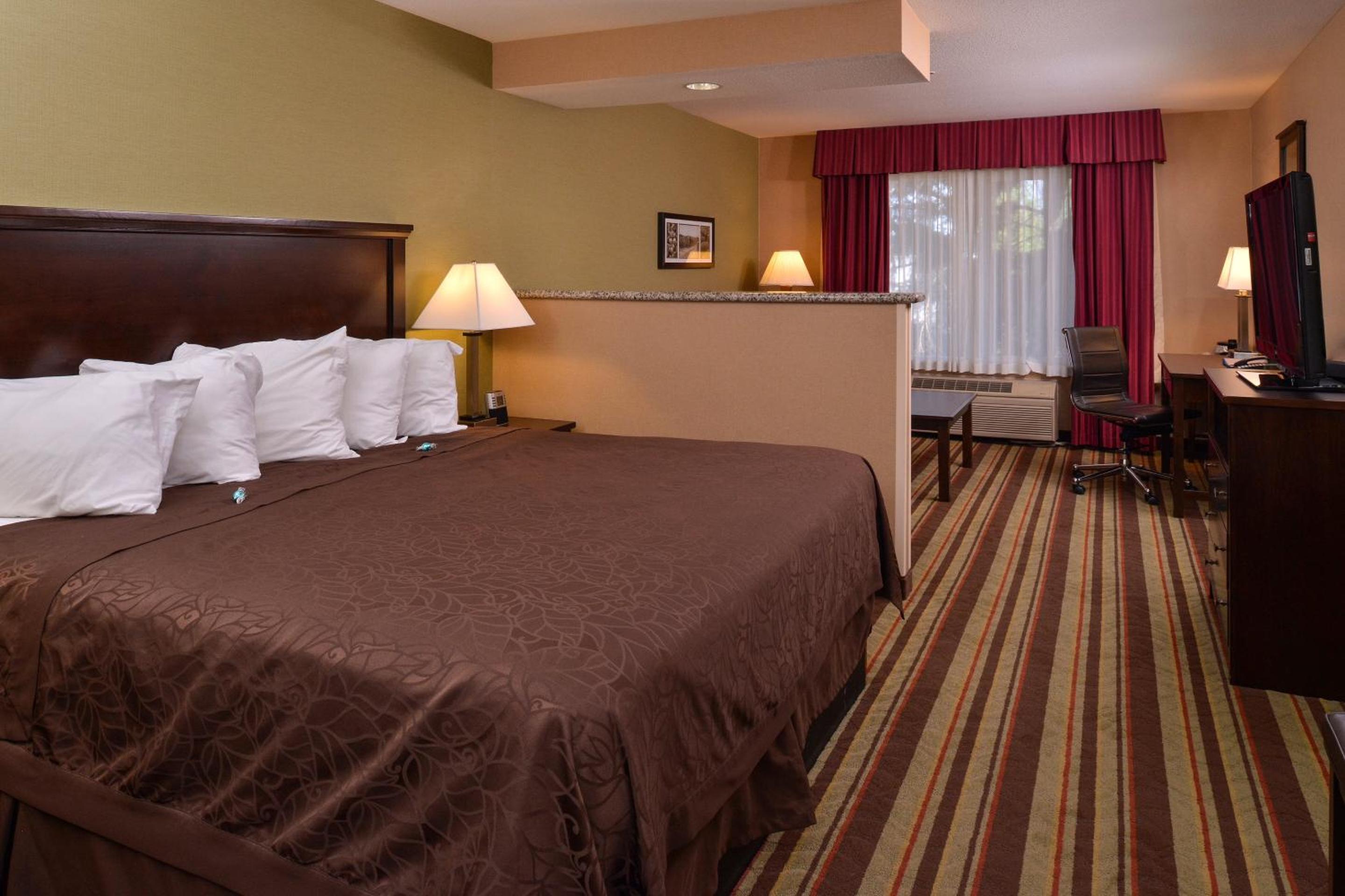 Two-Room King Suite with Spa Bath and Wet Bar - Non-Smoking - Photo 1