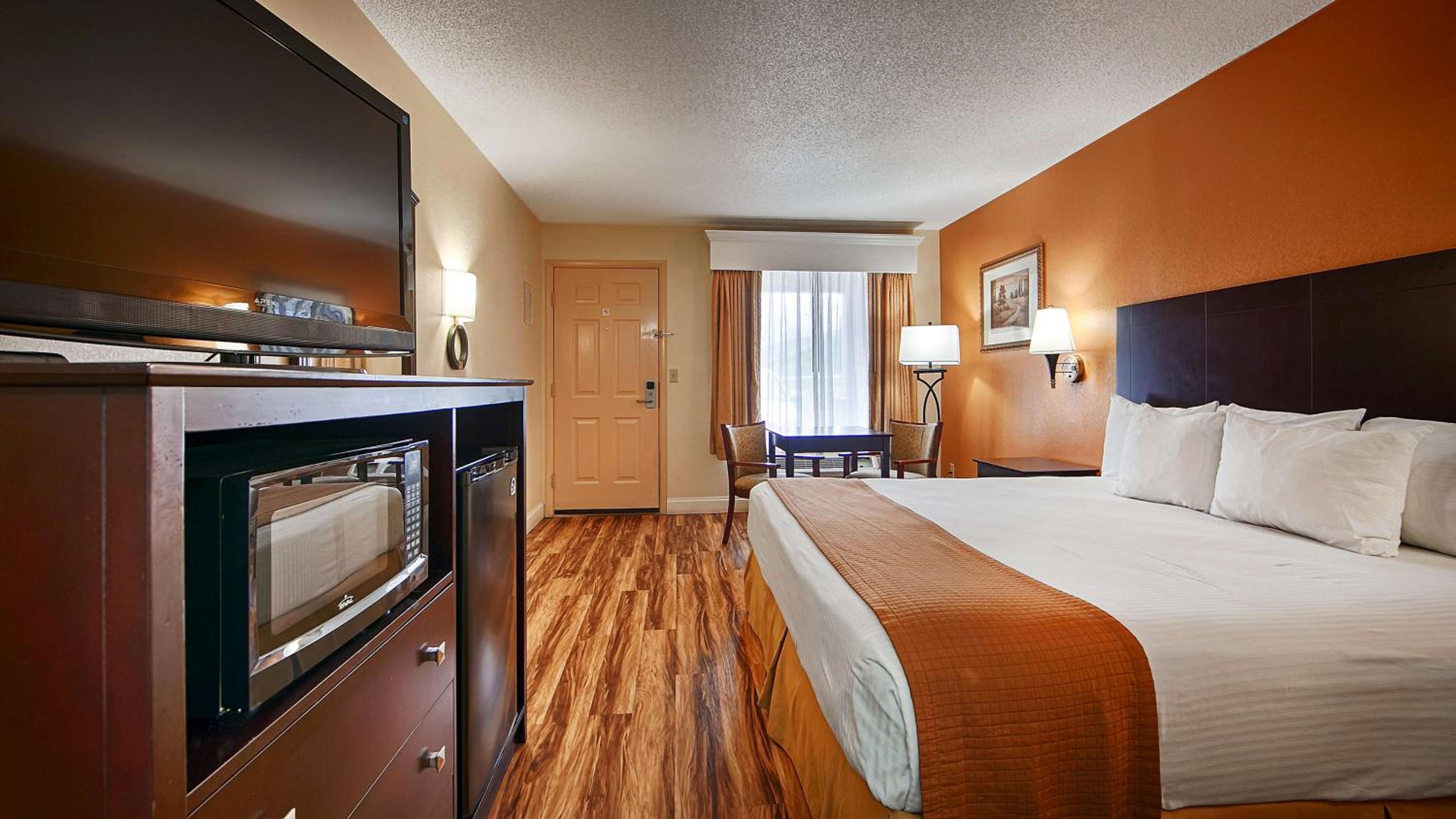 King Room - Non-Smoking - Photo 1