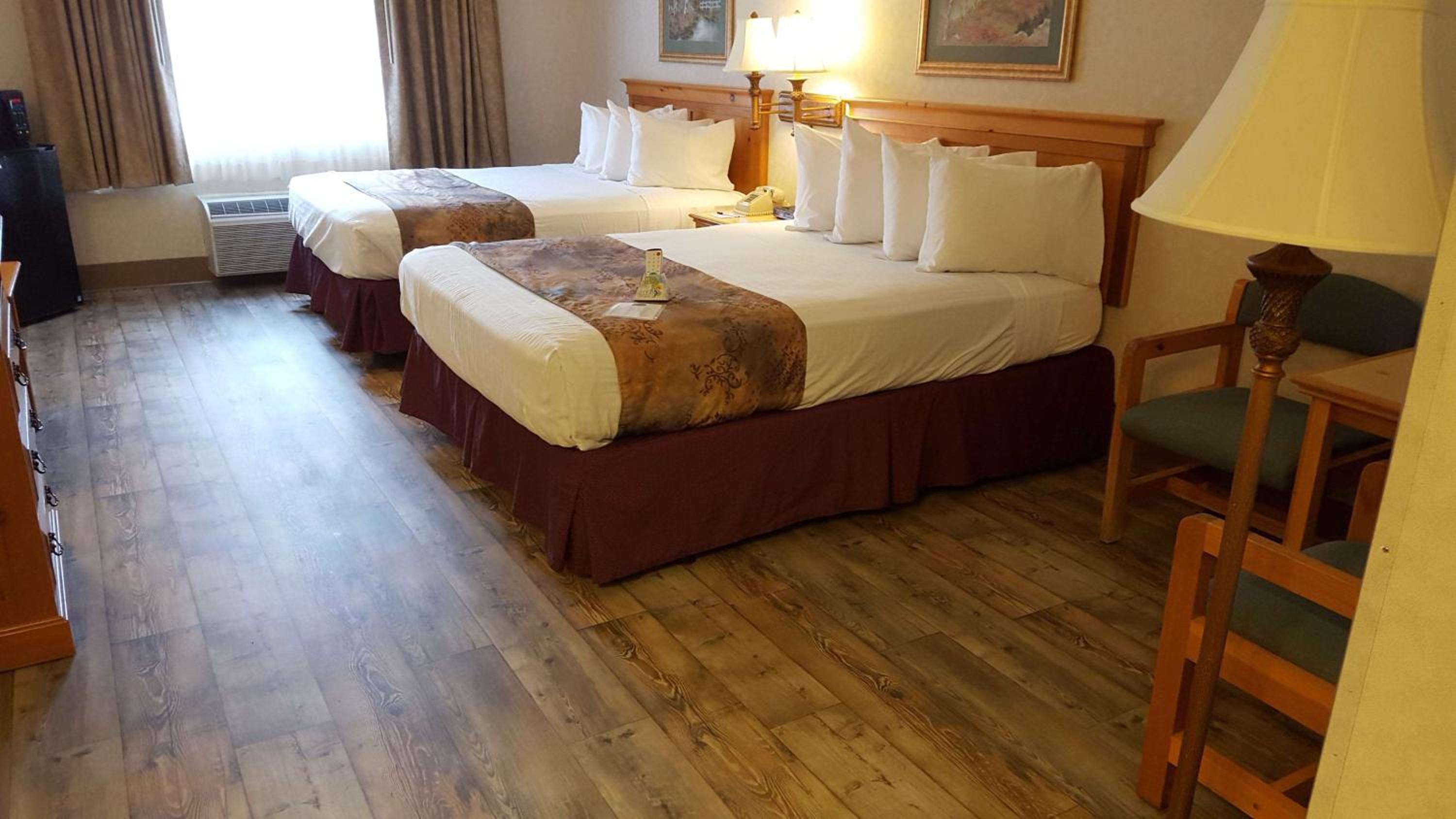 Queen Room with Two Queen Beds and Bath Tub - Disability Access/Non-Smoking  photo 1