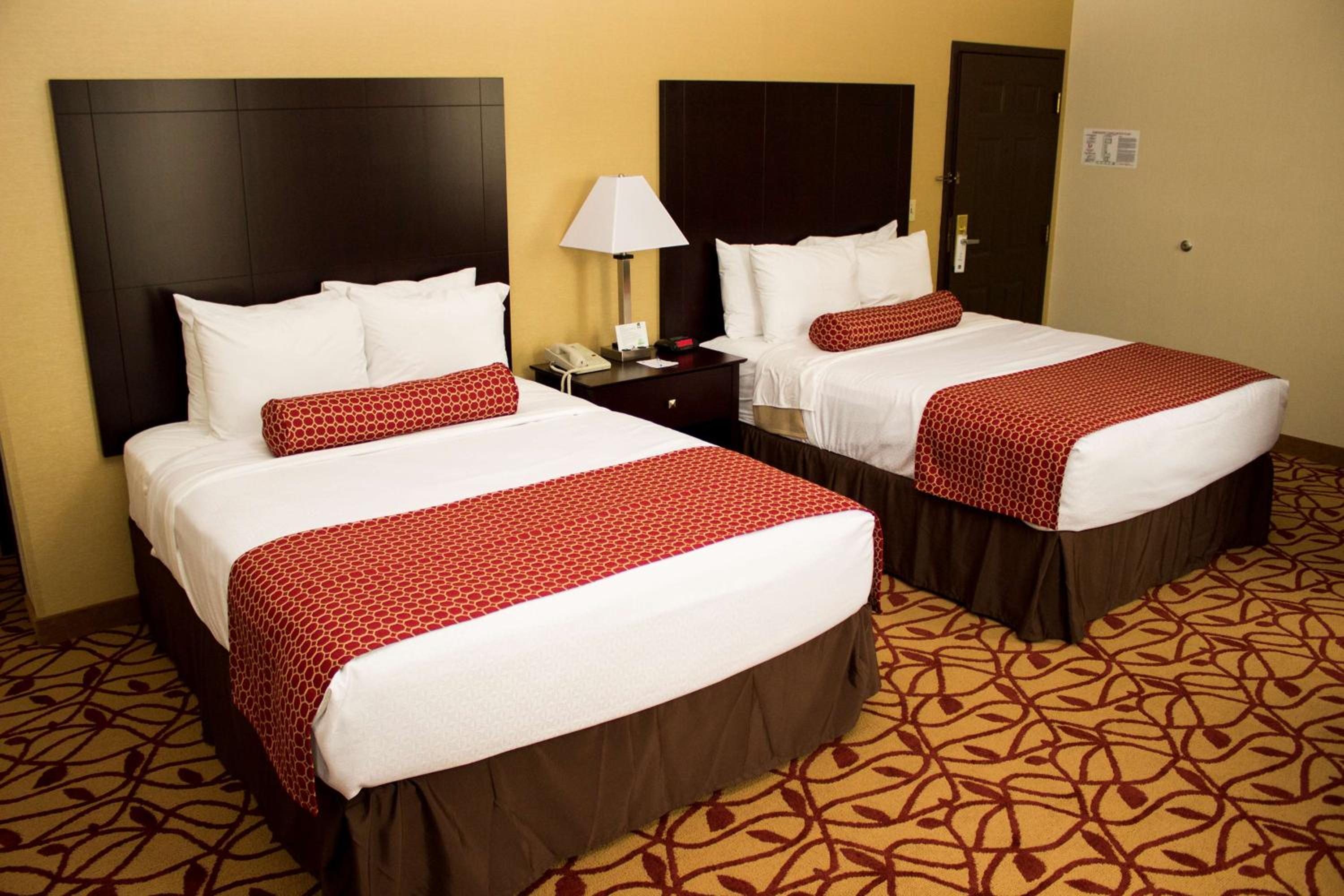 Queen Room with Two Queen Beds - Disability Access - Photo 1