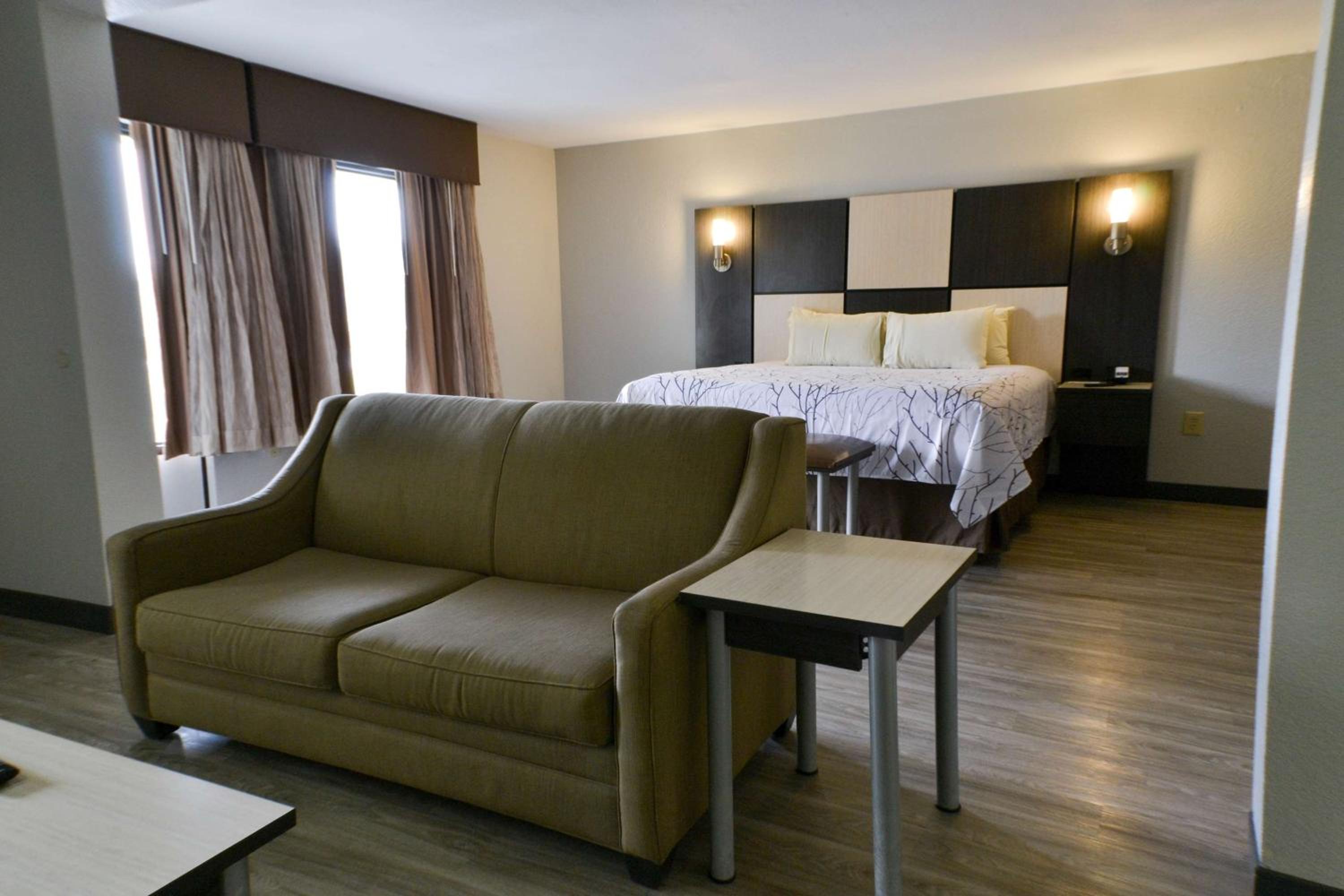 King Suite with Whirlpool and Fireplace - Non-Smoking photo 1