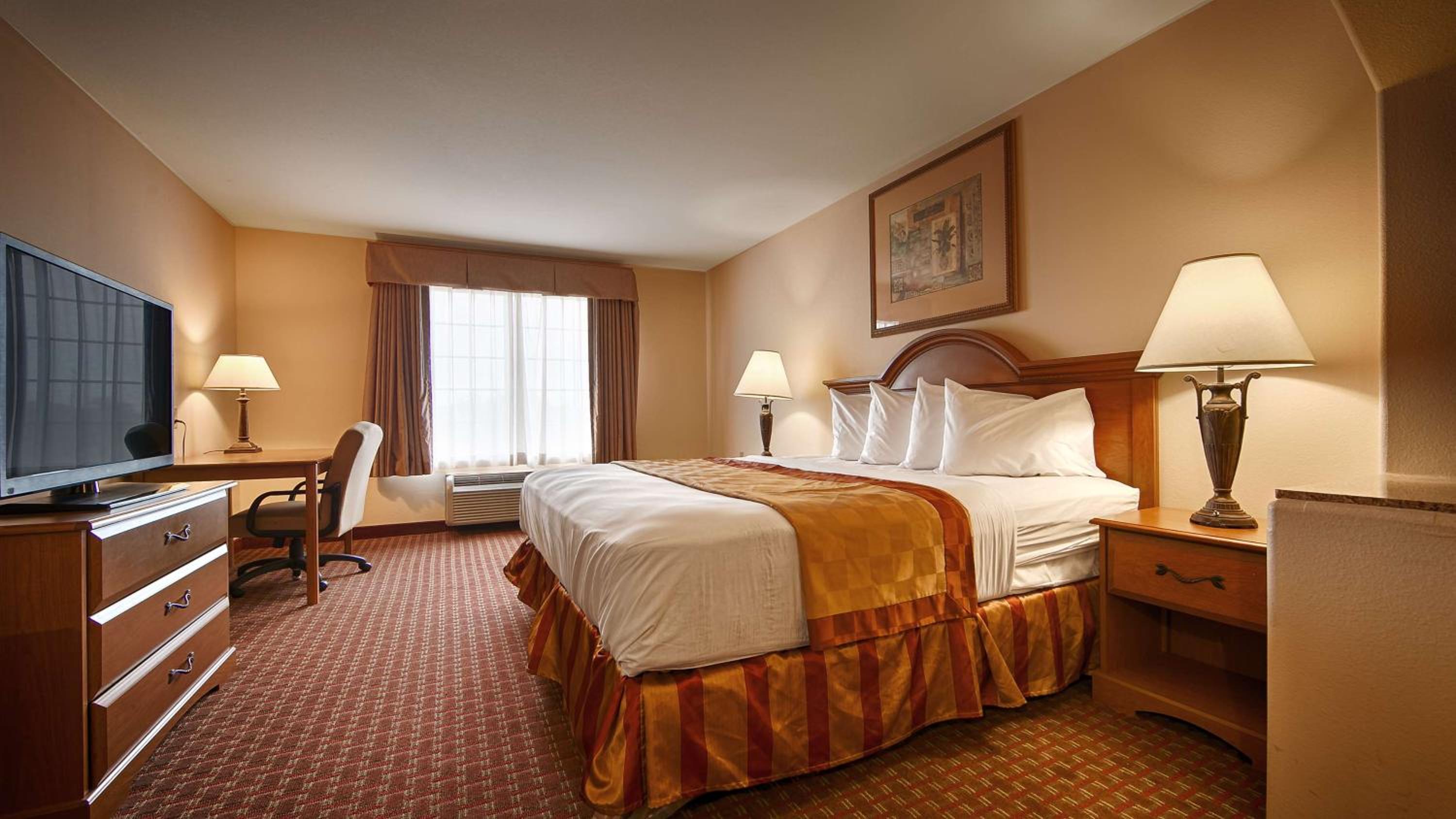 King Suite - Non-Smoking - Photo 2