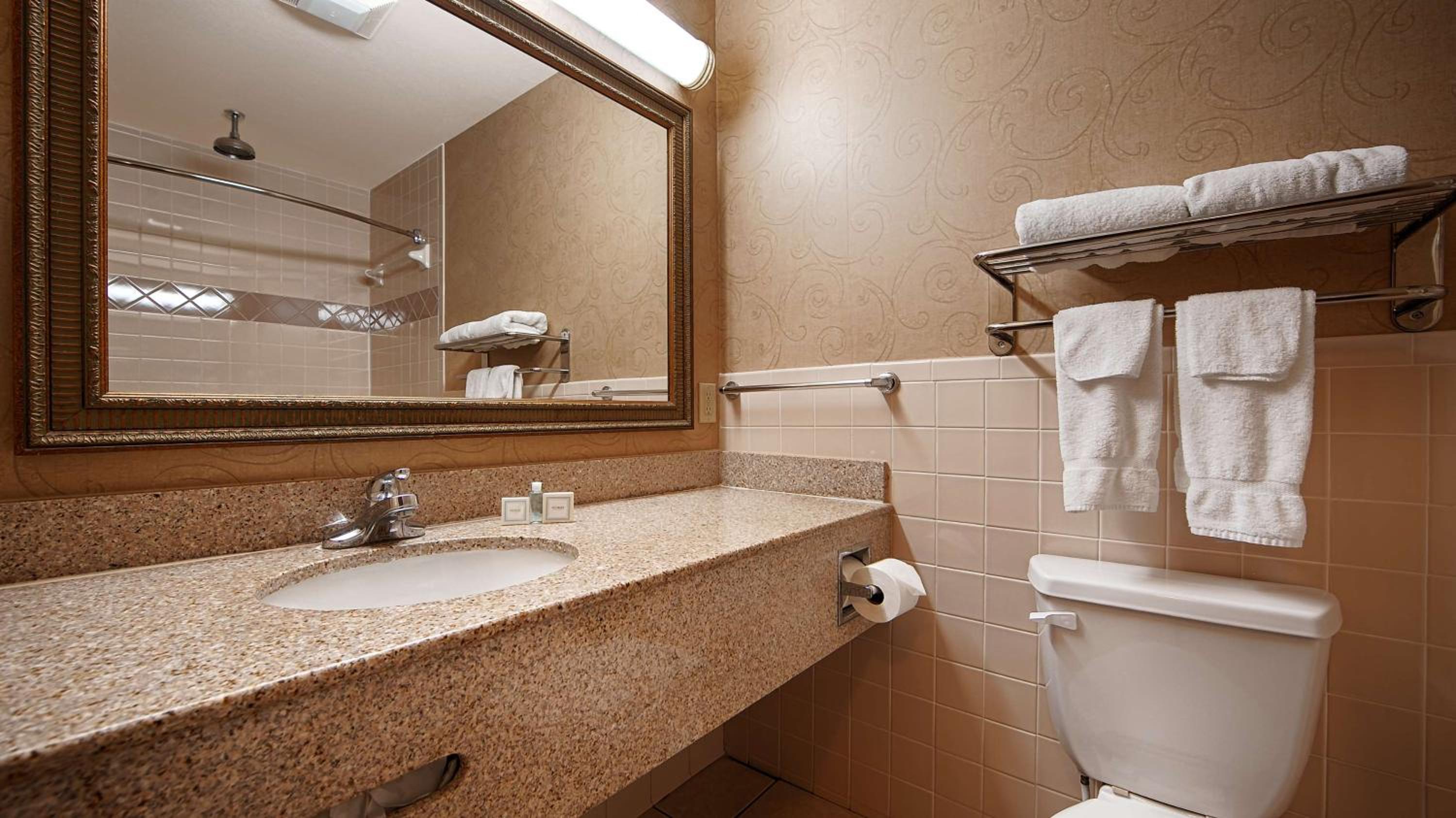 Queen Suite with Two Queen Beds - Non-Smoking - Photo 2
