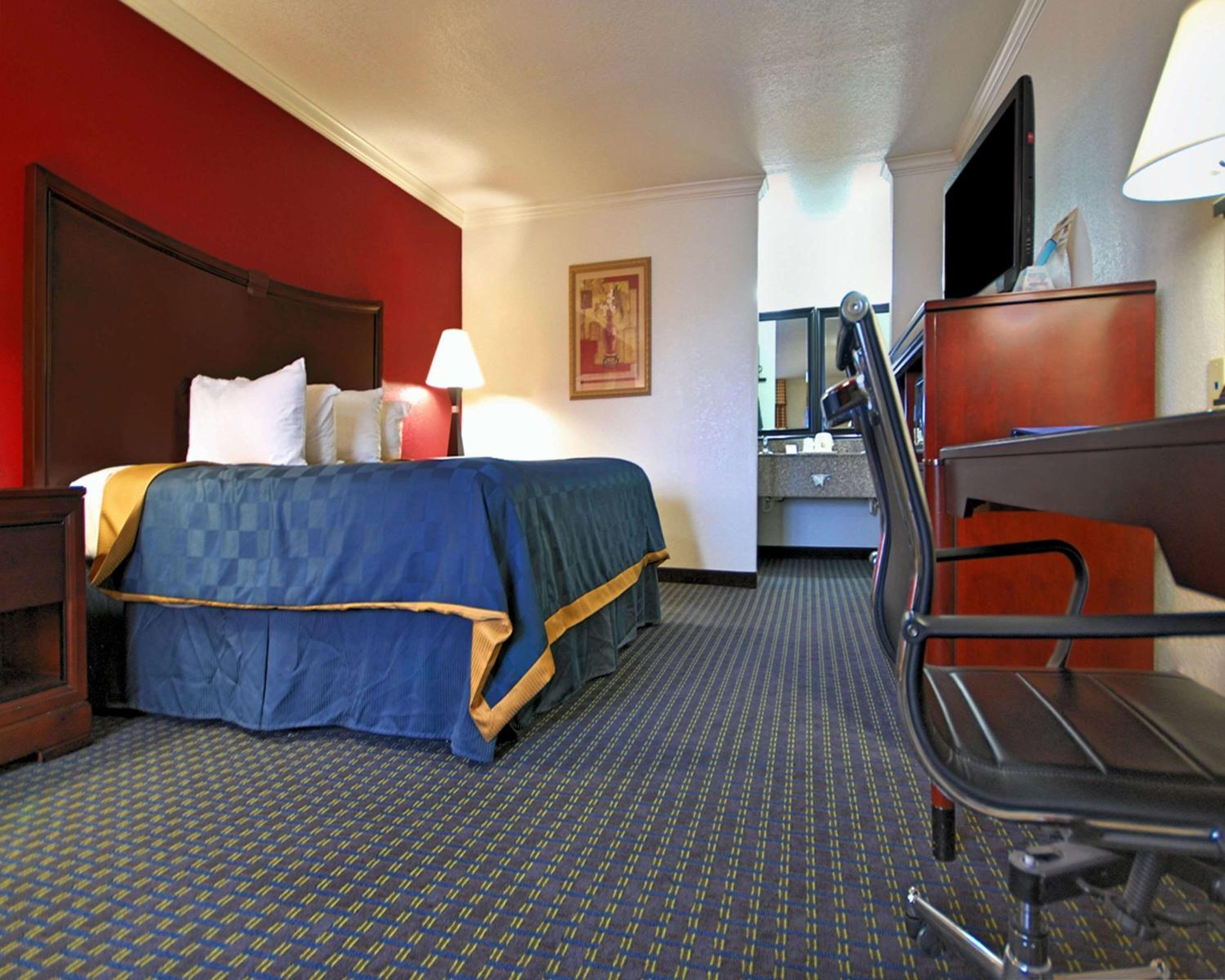 King Room - Non-Smoking - Photo 1
