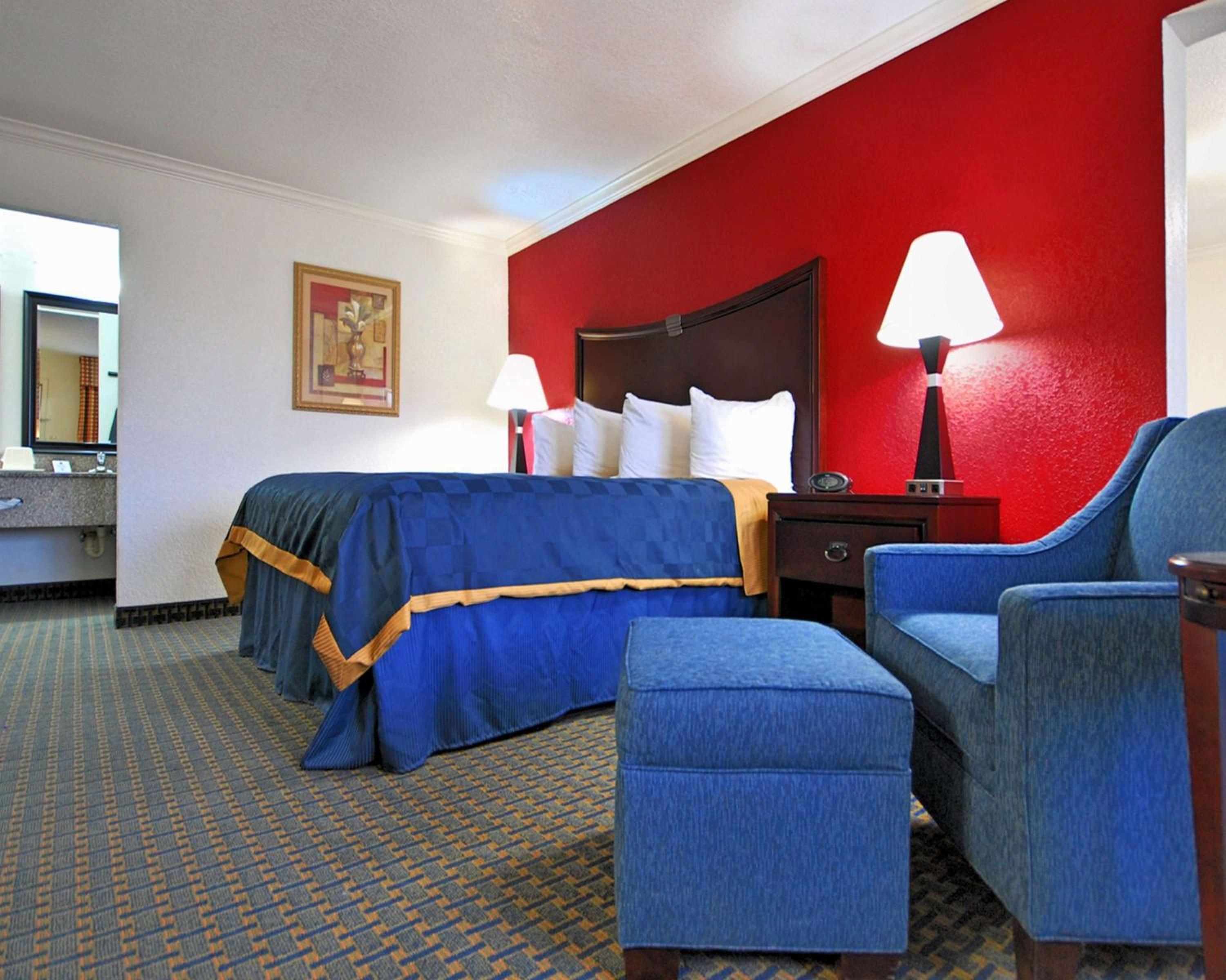 King Room - Non-Smoking - Photo 6