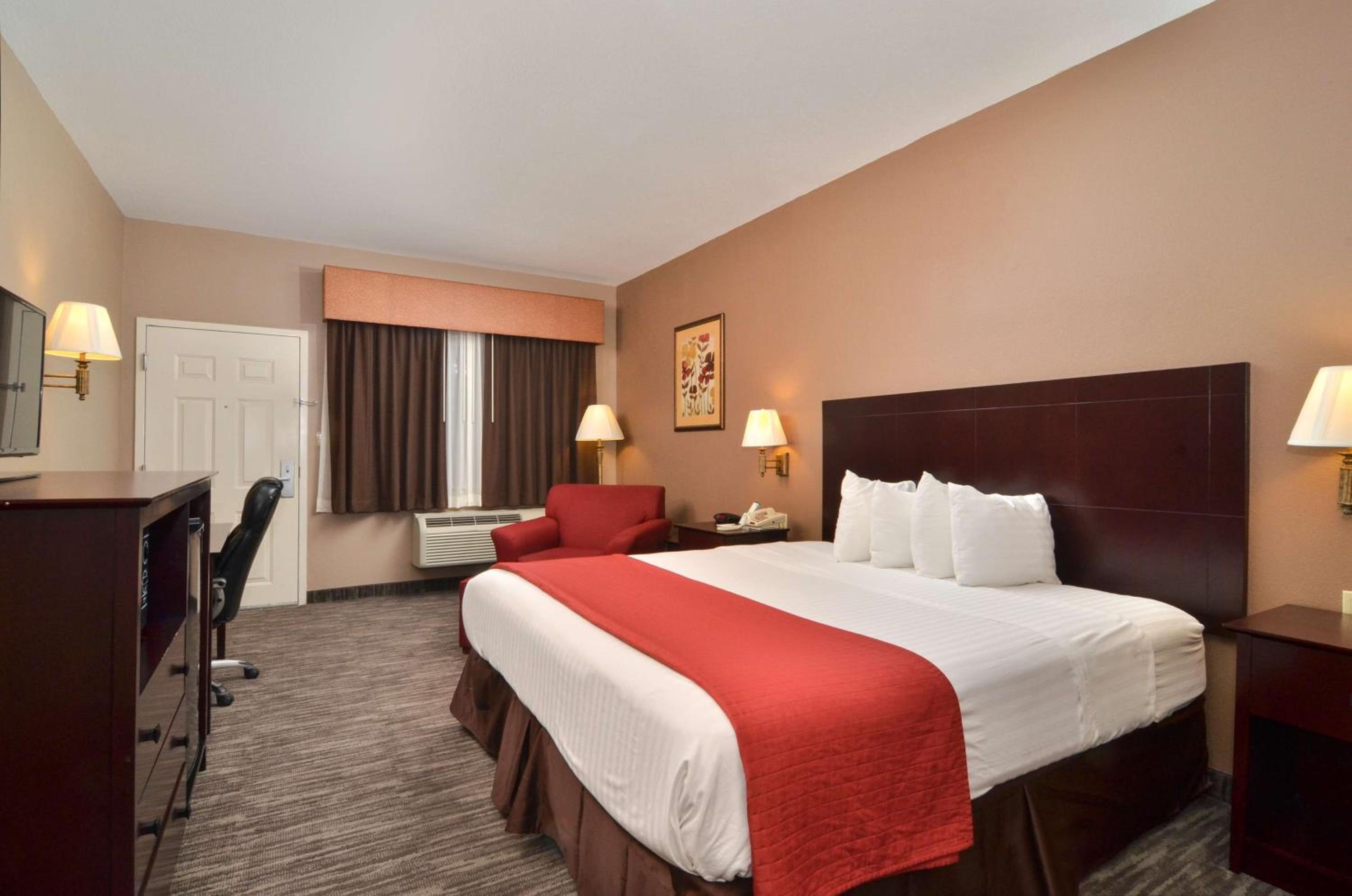 King Room - Non-Smoking photo 1
