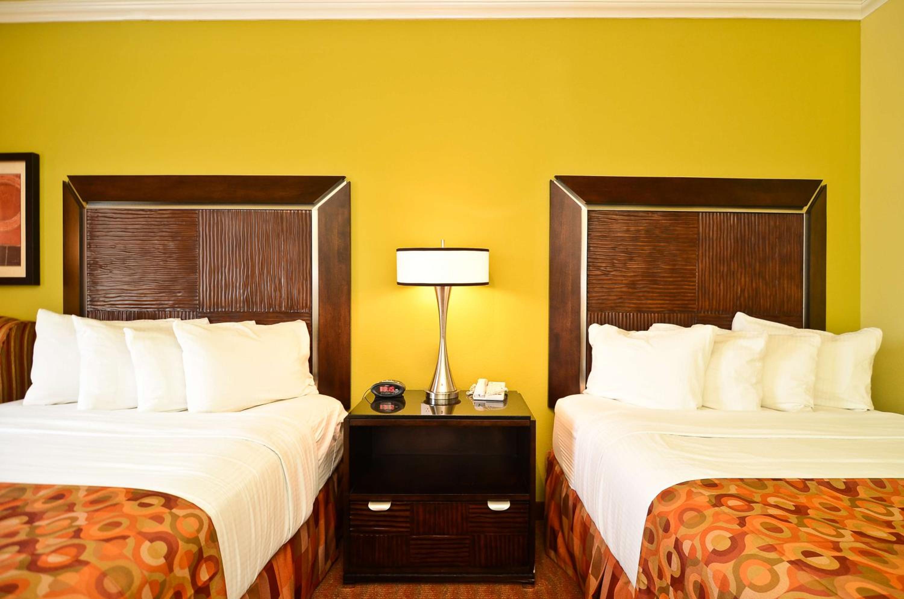 Queen Room with Two Queen Beds - Disability Access - Photo 2