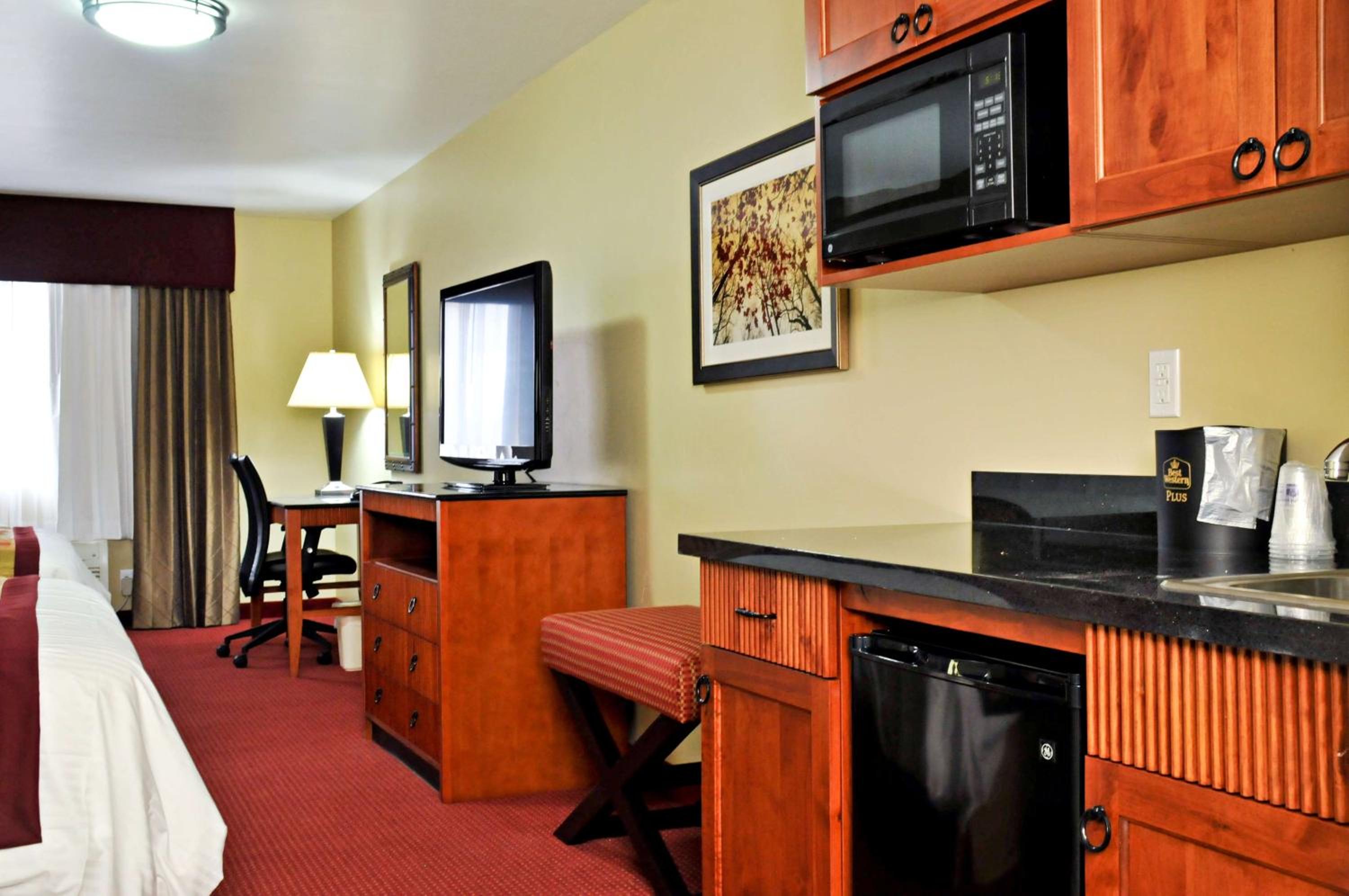 King Room with Kitchenette - Non-Smoking photo 3
