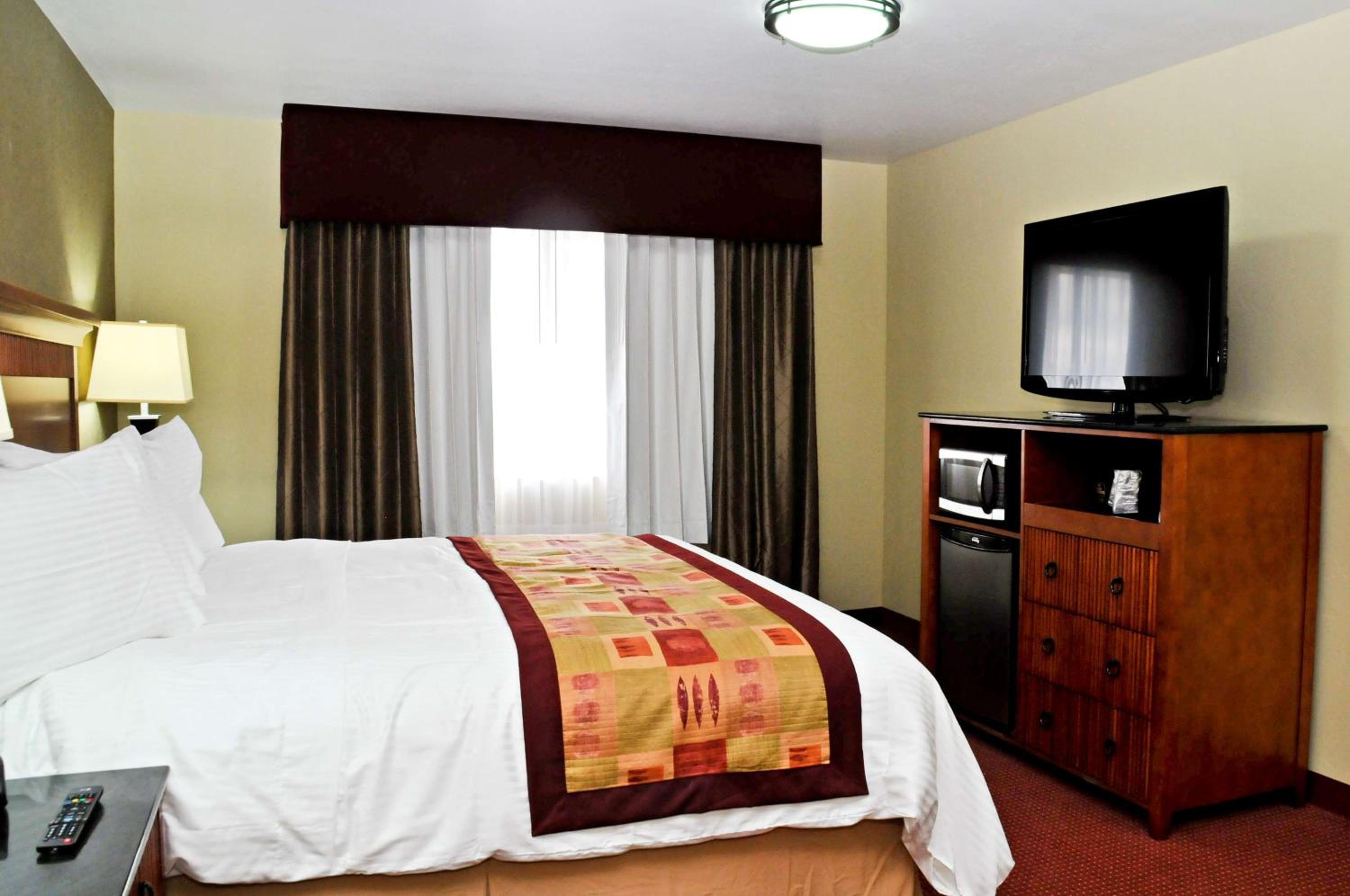 King Room with Kitchenette - Non-Smoking photo 2