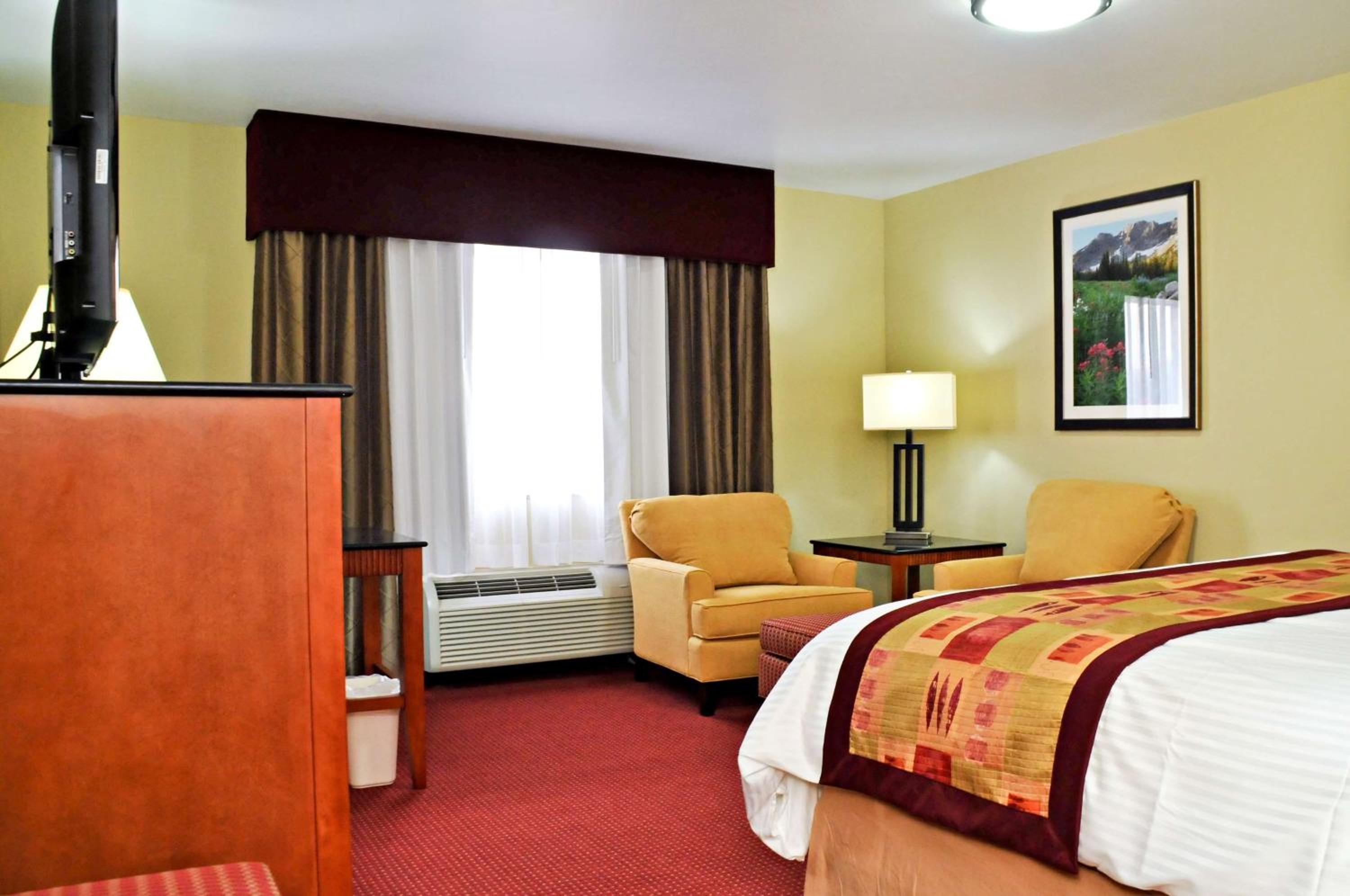 King Room with Bath Tub - Mobility Accessible/Non-Smoking
