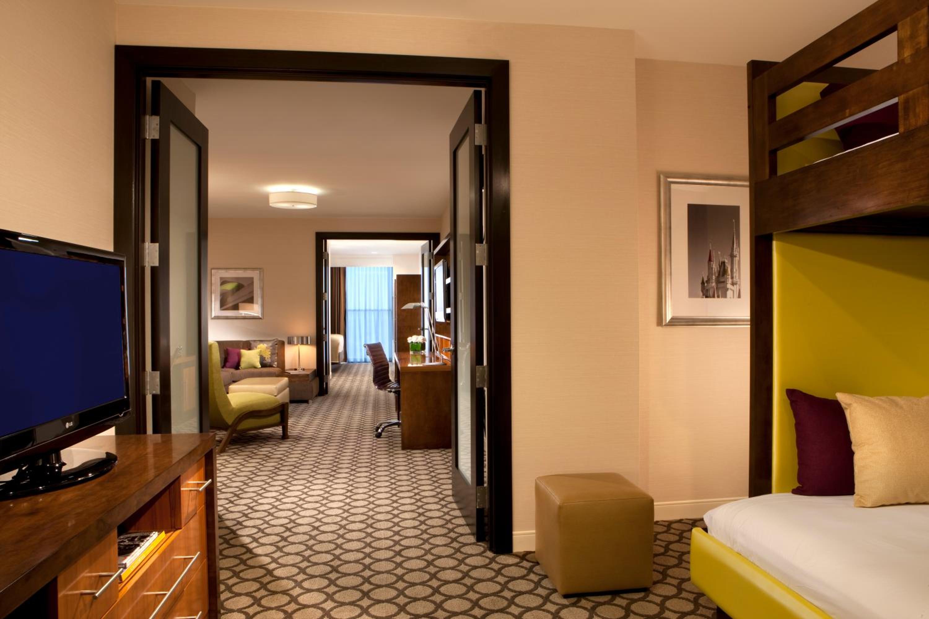 VIP Family Suite - Photo 3