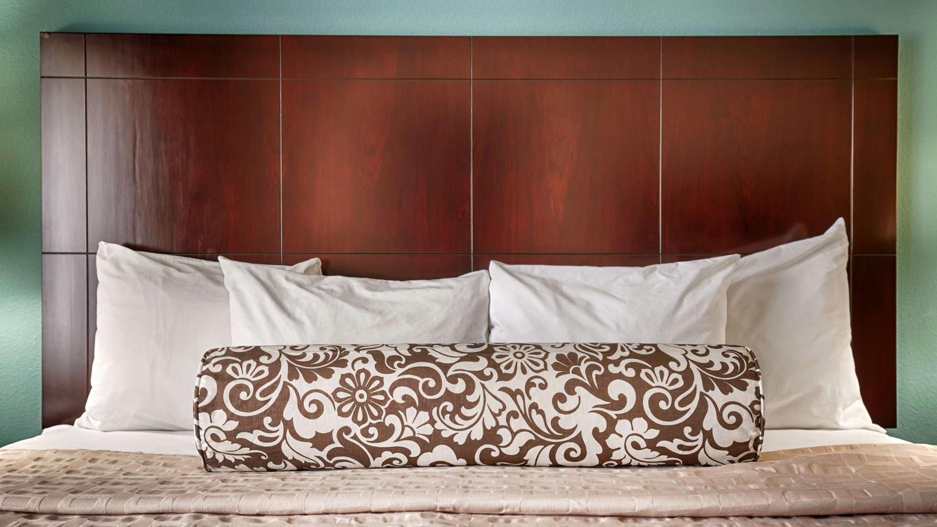 Queen Room with Two Queen Beds - Disability Access - Photo 1