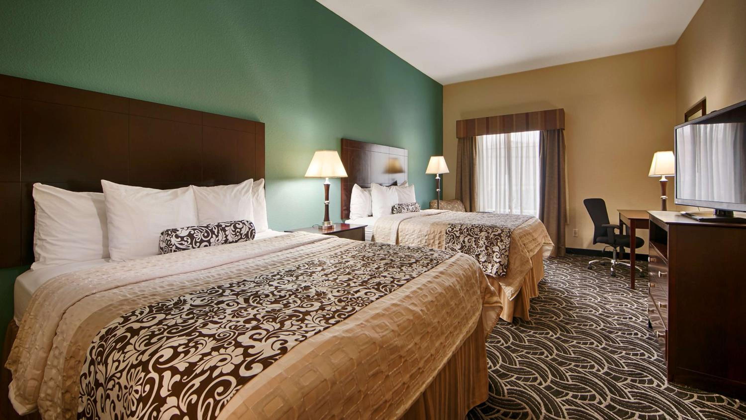 Queen Room with Two Queen Beds - Disability Access - Photo 3