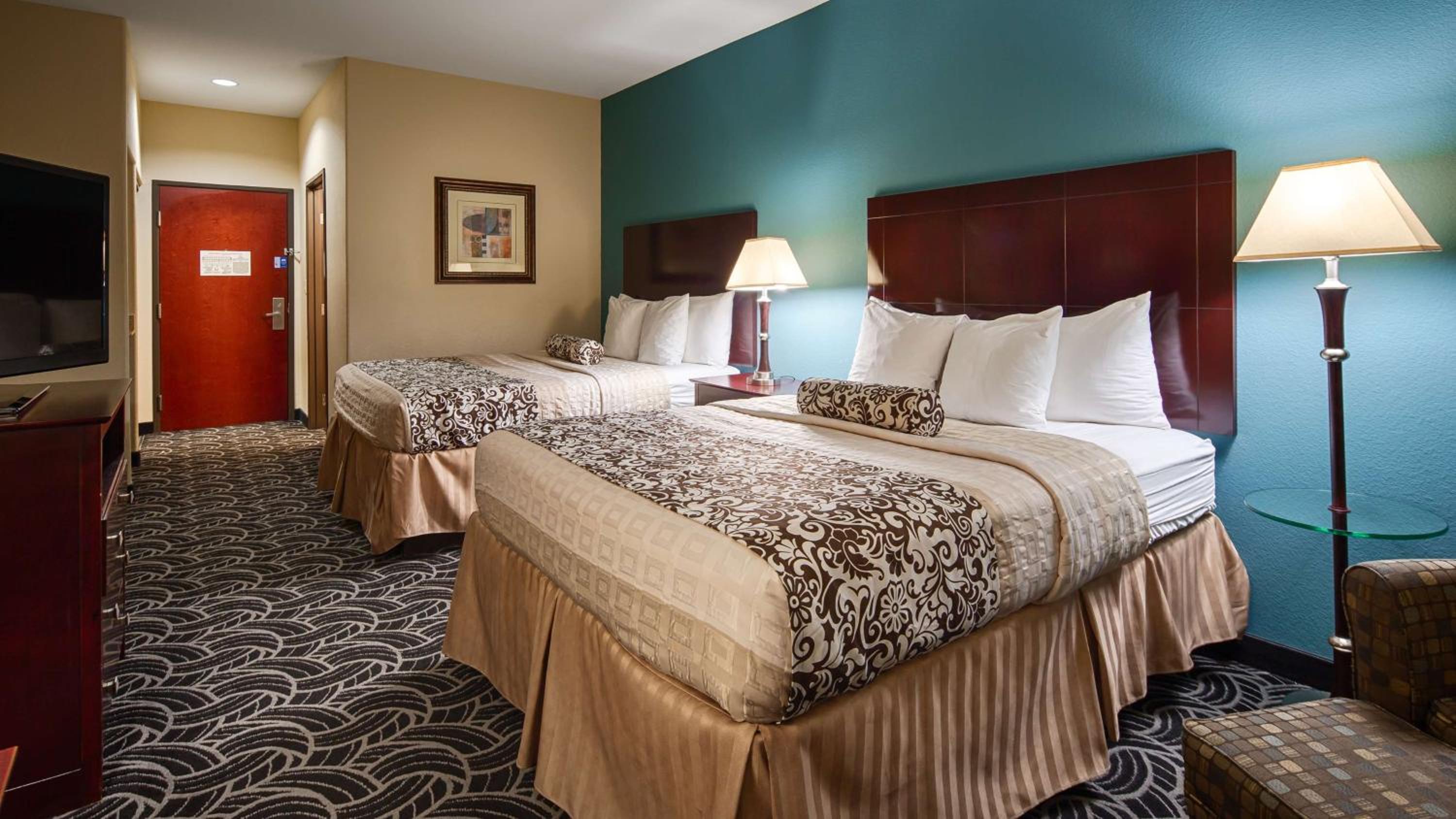 Queen Room with Two Queen Beds - Disability Access - Photo 2