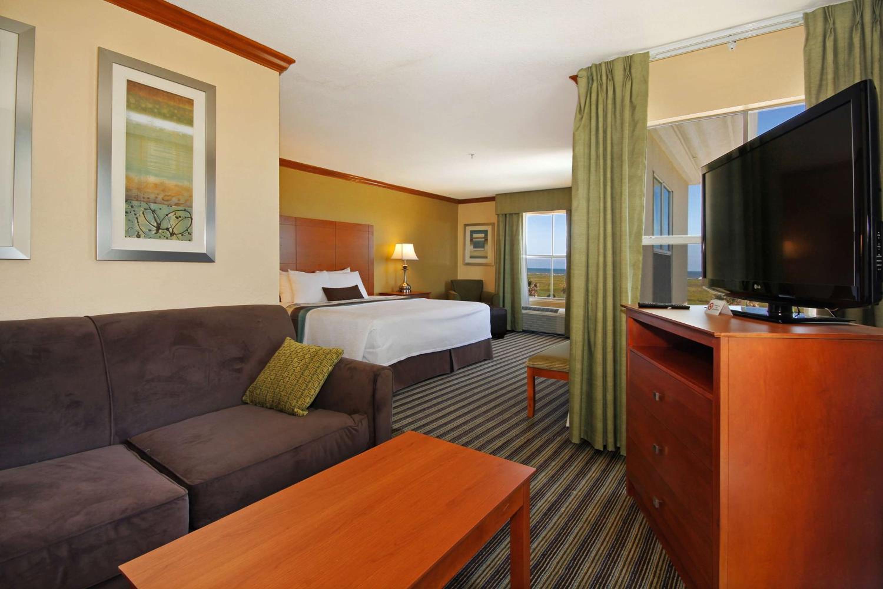 King Suite with Sofa Bed, Spa Bath, Ocean View and Pool View - Non-Smoking - Photo 1