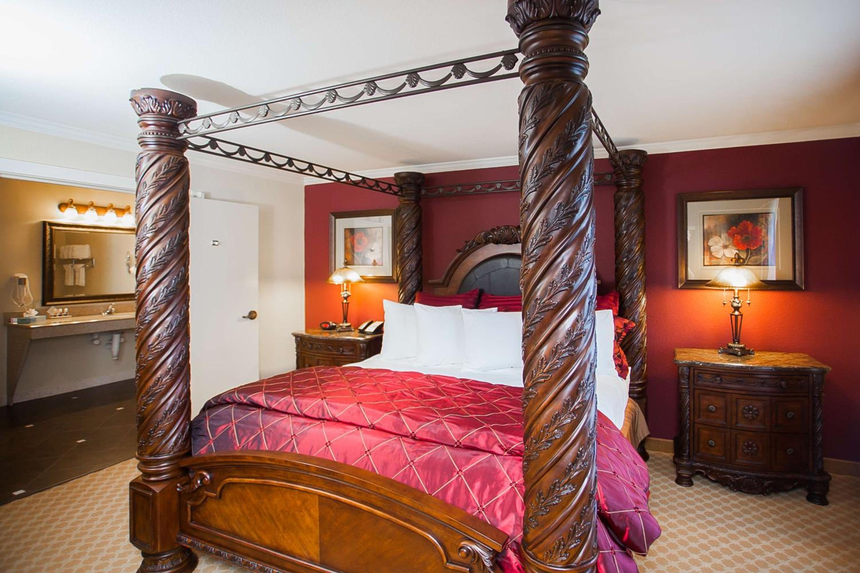 Royal King Suite with Spa Bath - Non-Smoking - Photo 4