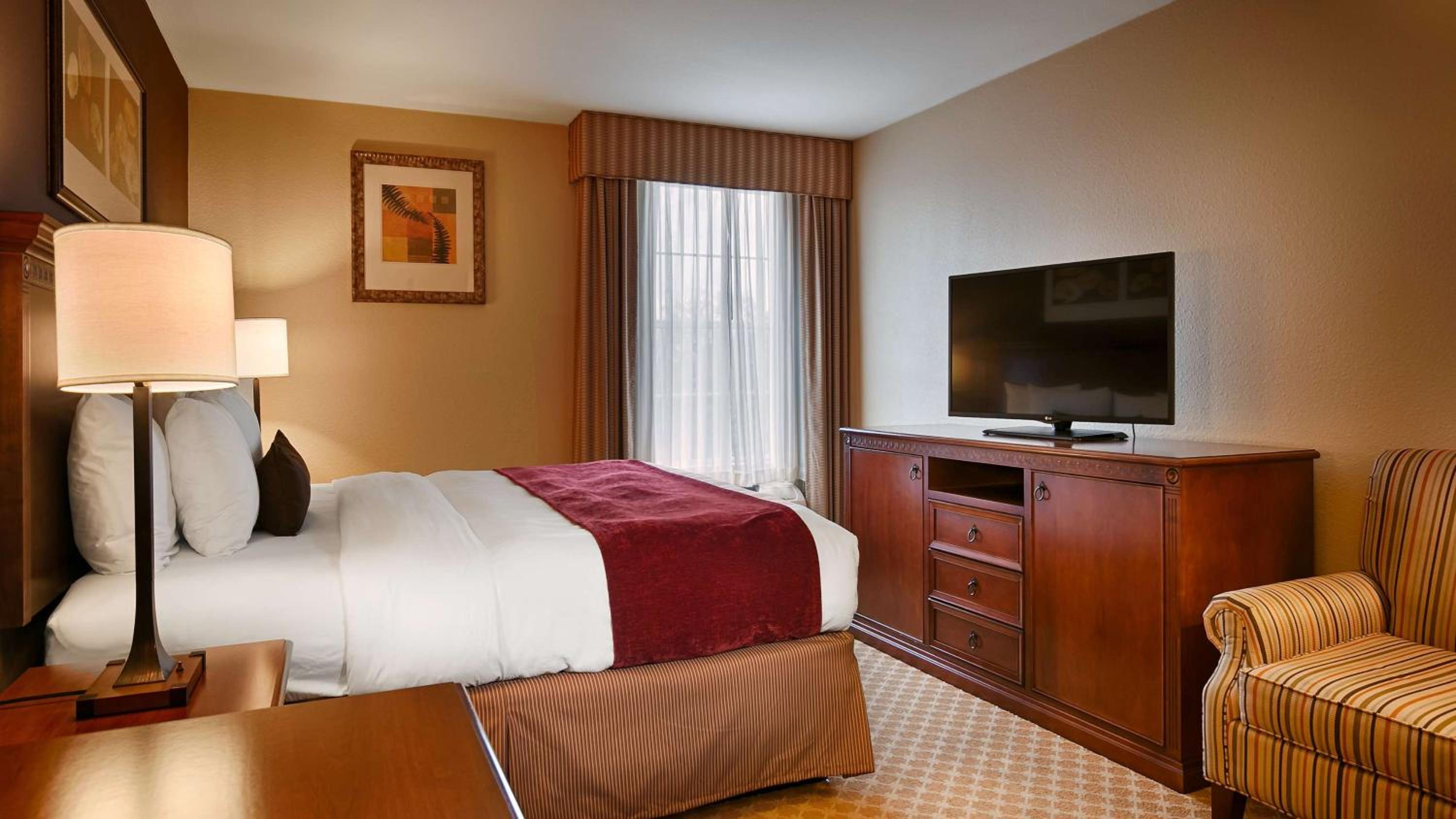 King Room - Non-Smoking - Photo 6