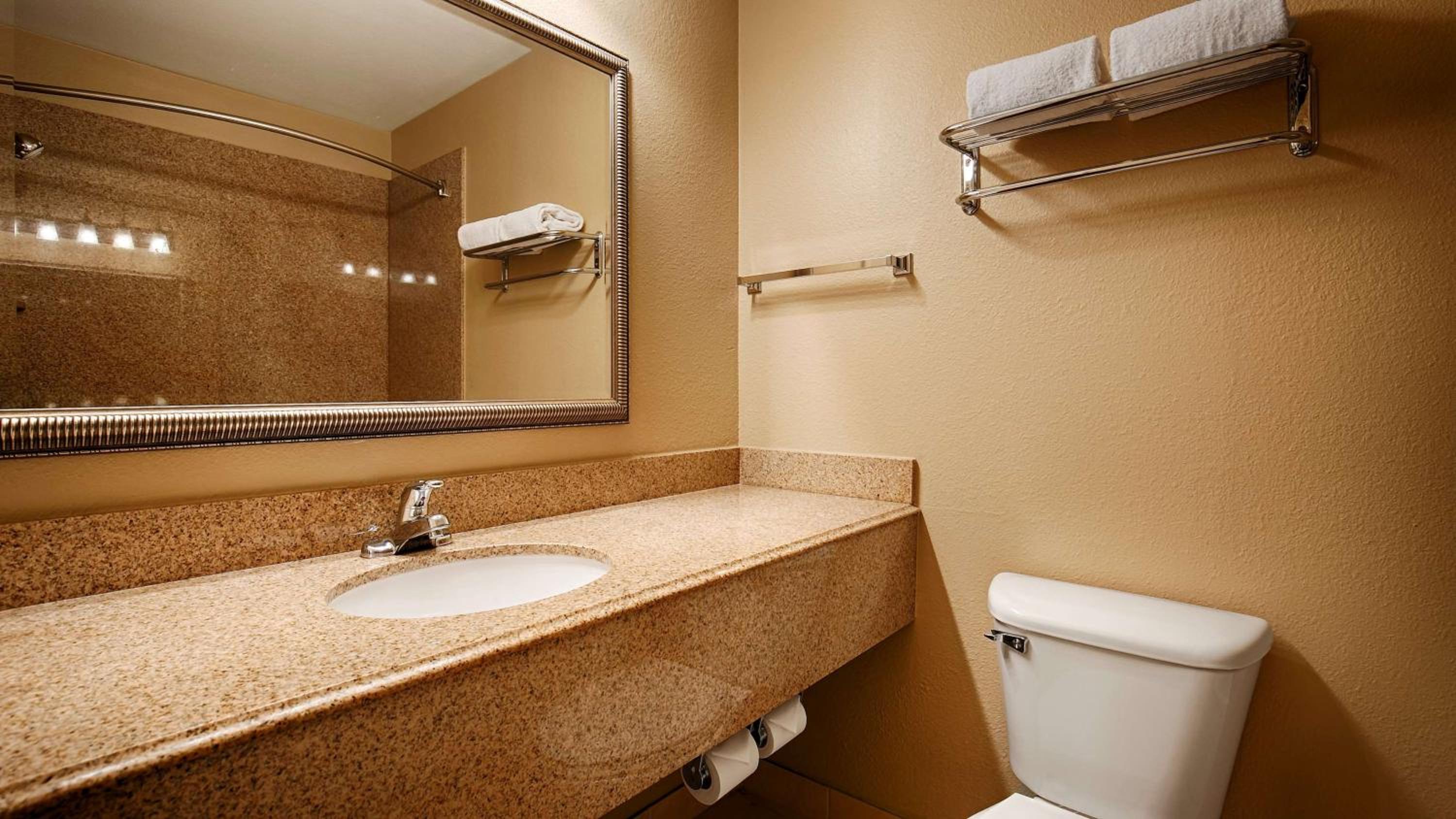 King Room - Non-Smoking - Photo 7