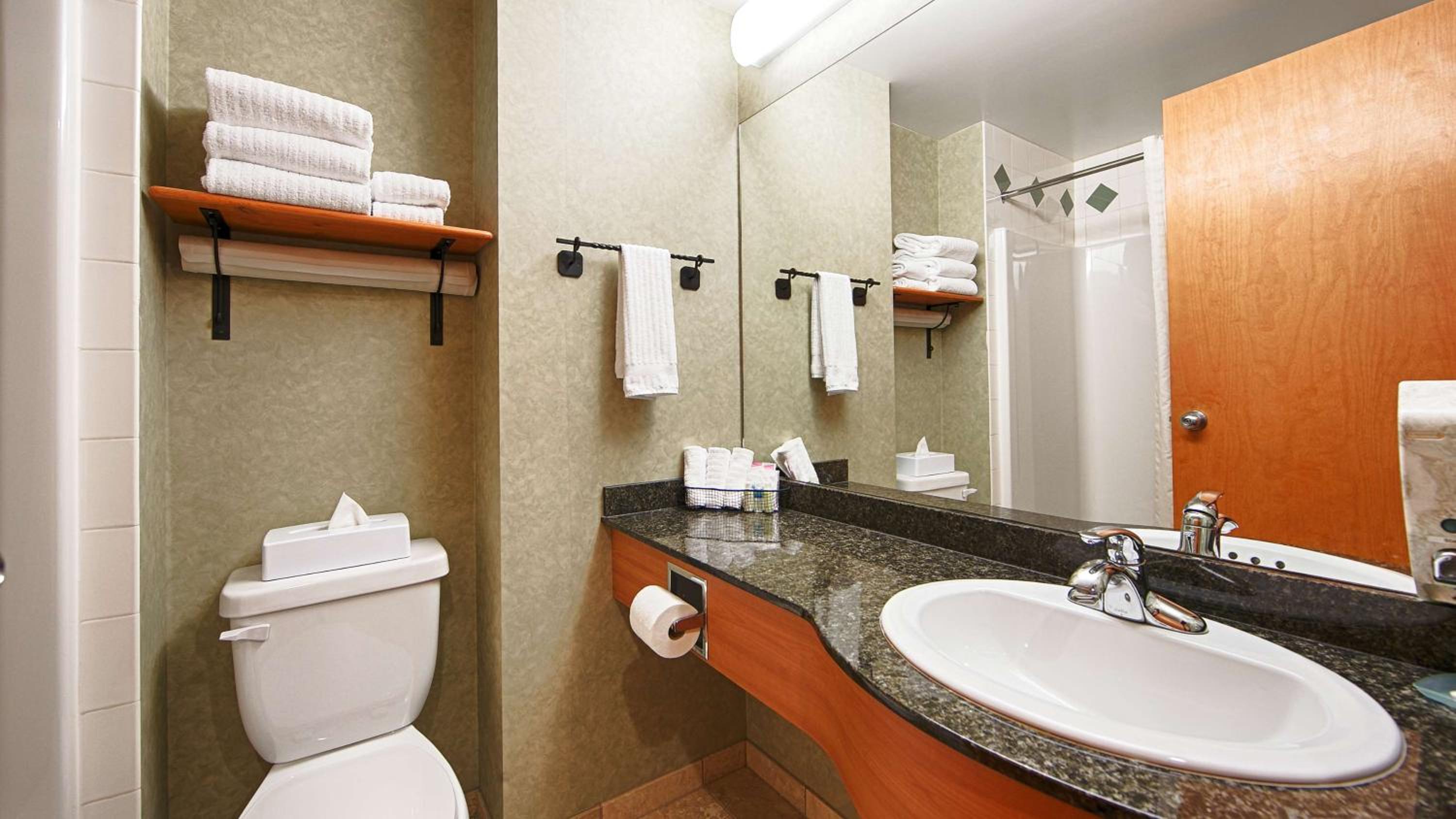 Queen Room with Two Queen Beds - Pet Friendly/Non-Smoking photo 2