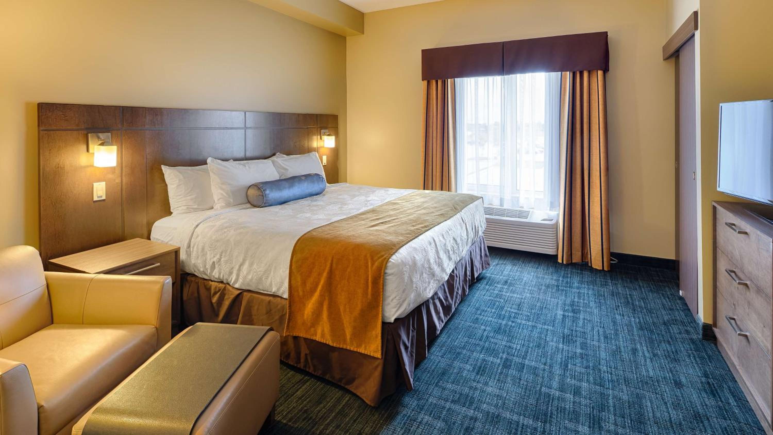 King Room - Mobility Accessible with Bathtub