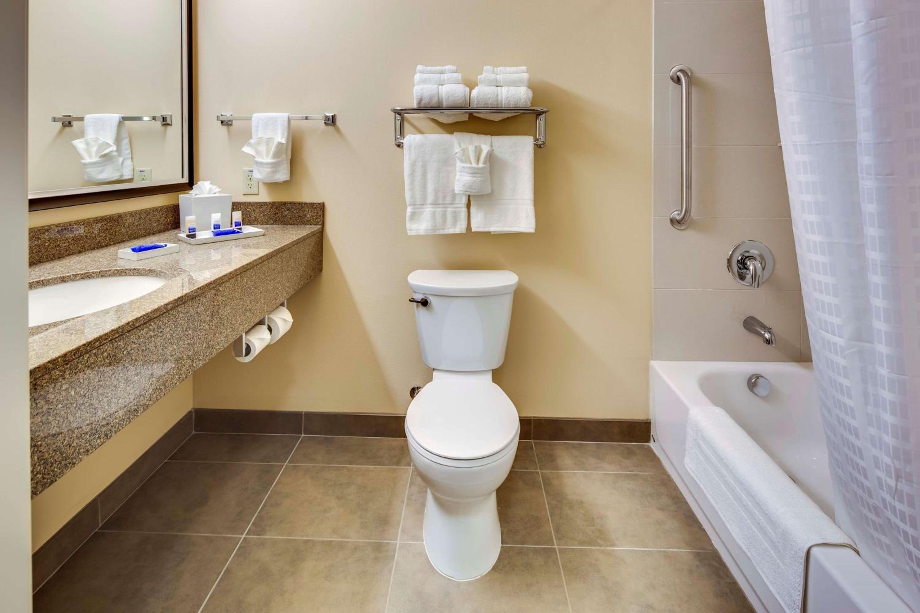 Suite with Two Queen Beds - Disability Access